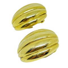 Vintage OSCAR DE LA RENTA signed gold massive designer clip on earrings