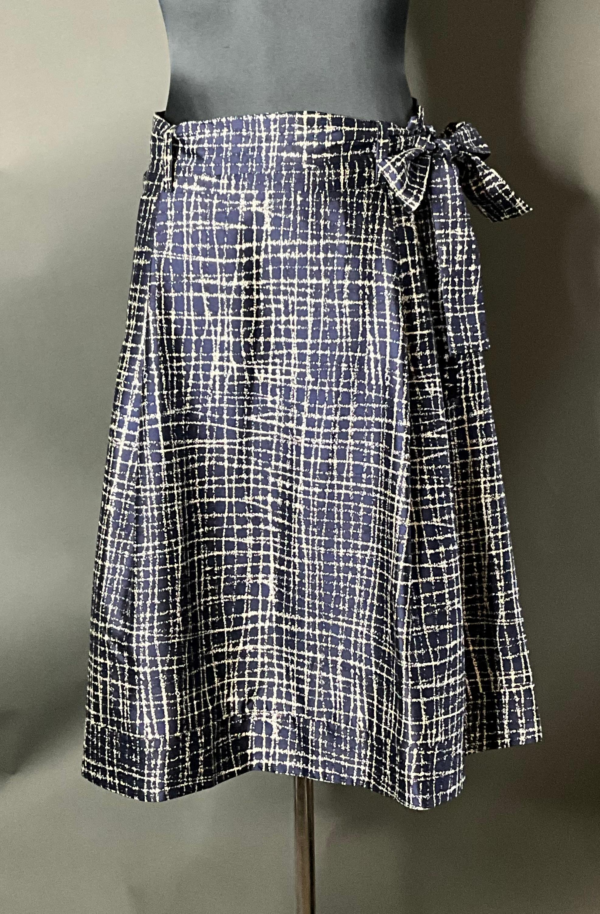 Black Vintage Oscar de la Renta Silk Belted Skirt For Sale