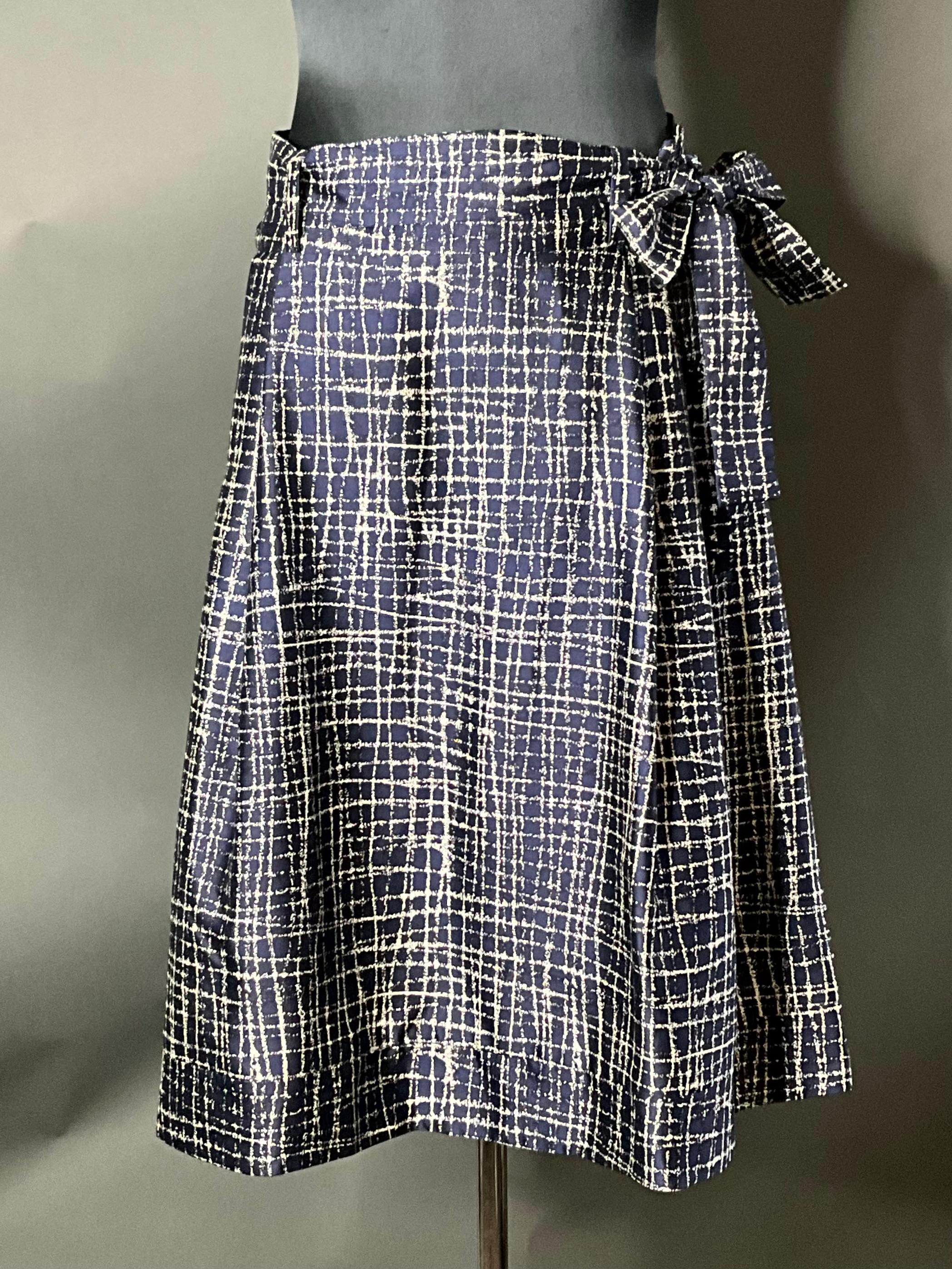 Vintage Oscar de la Renta Silk Belted Skirt In Good Condition For Sale In Lake Worth Beach, FL
