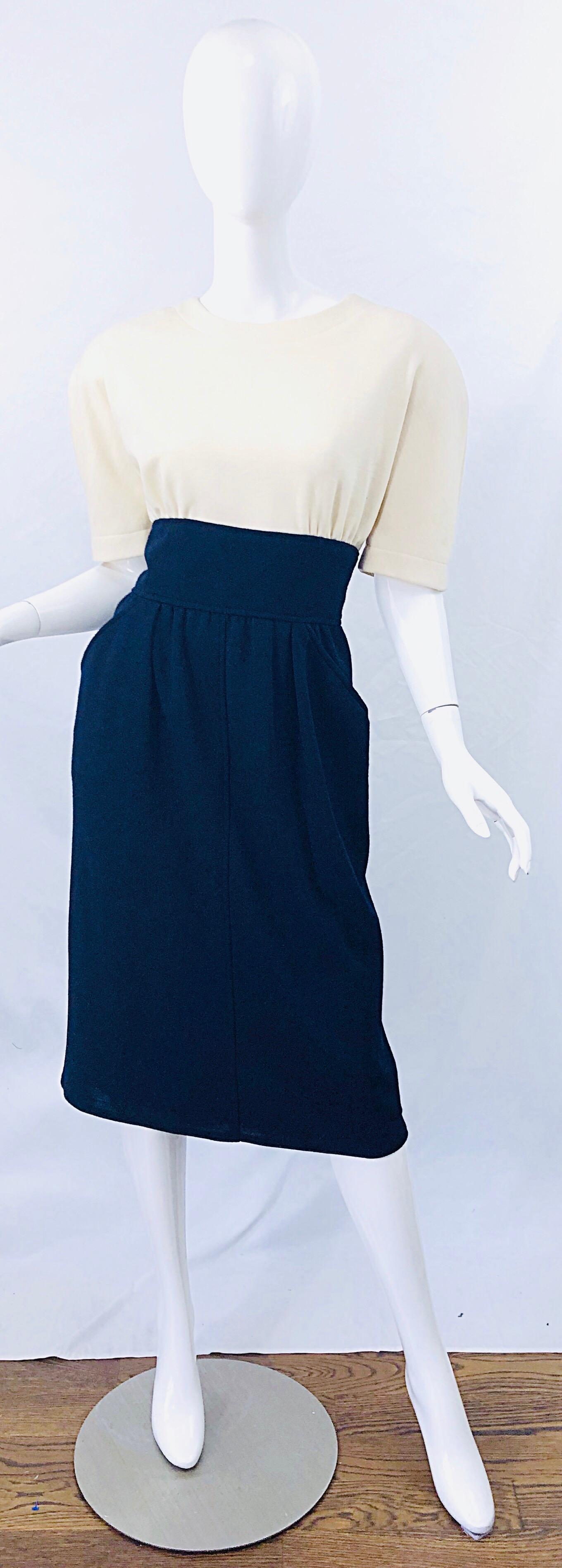 Classic vintage late 1980s OSCAR DE LA RENTA navy blue and ivory / off white short sleeve wool dress ! Features a tailored bodice with built in shoulder pads. POCKETS at each side of the waist. Hidden zipper up the skirt with buttons up the back.