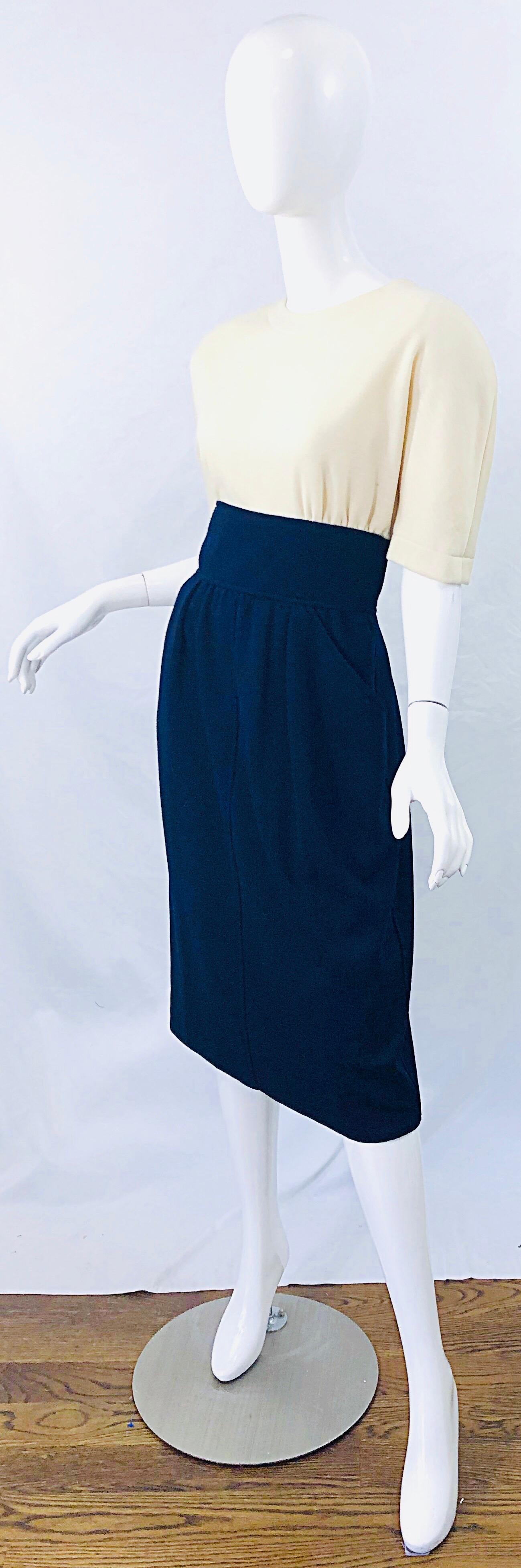Women's Vintage Oscar de la Renta Size 10 / 12 1980s Navy Blue + Ivory Wool 80s Dress