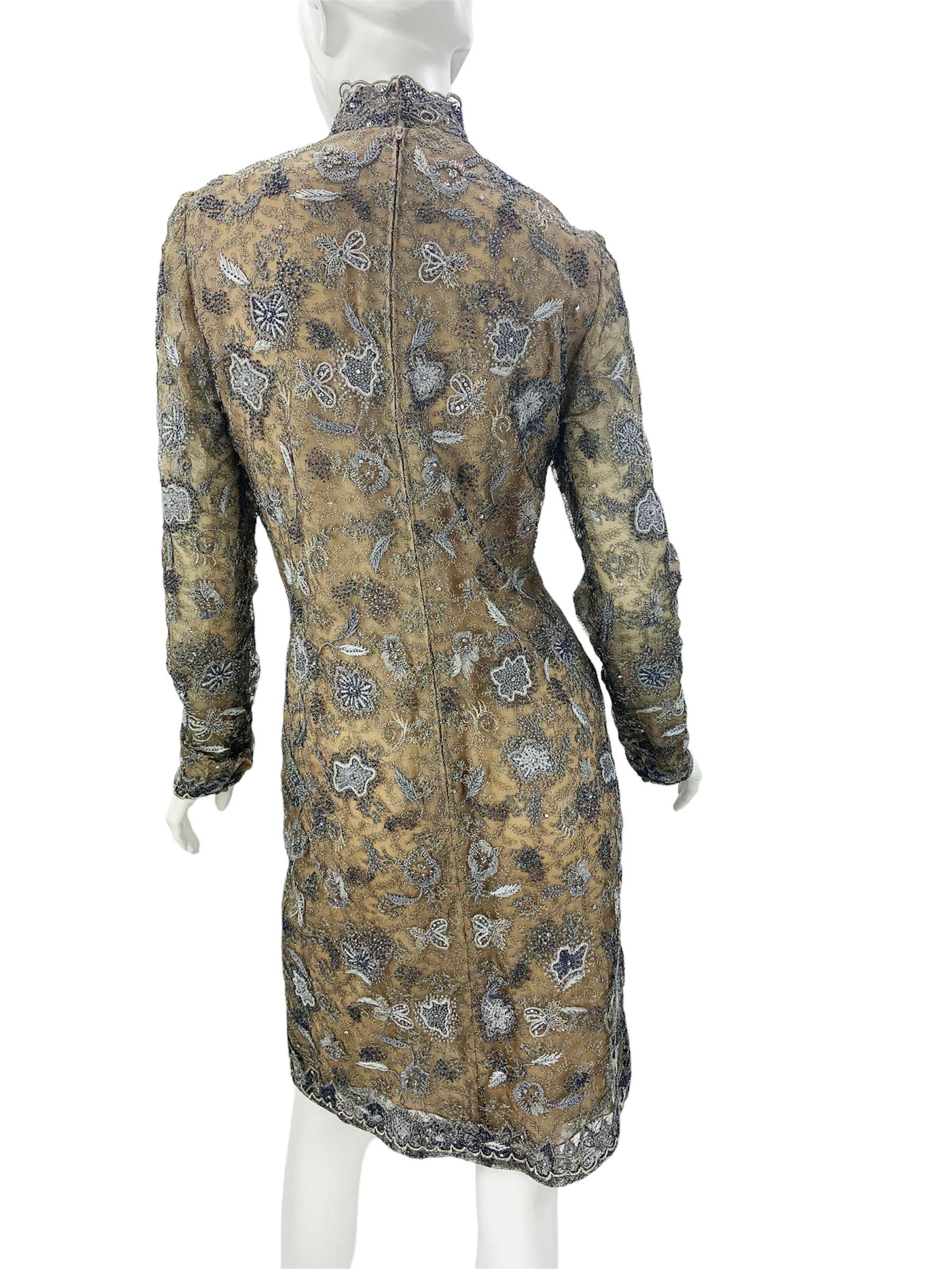 Robe vintage Oscar de la Renta gris fumé métallisé entièrement ornée de dentelle 10 Pour femmes en vente
