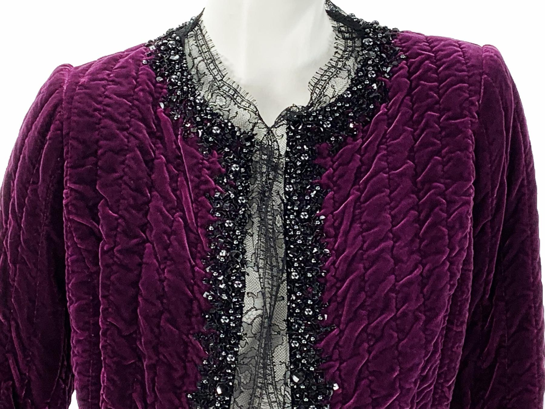 Vintage Oscar de la Renta Velvet Quilted Lace Beads Embellished Fitted Jacket  In Excellent Condition For Sale In Montgomery, TX