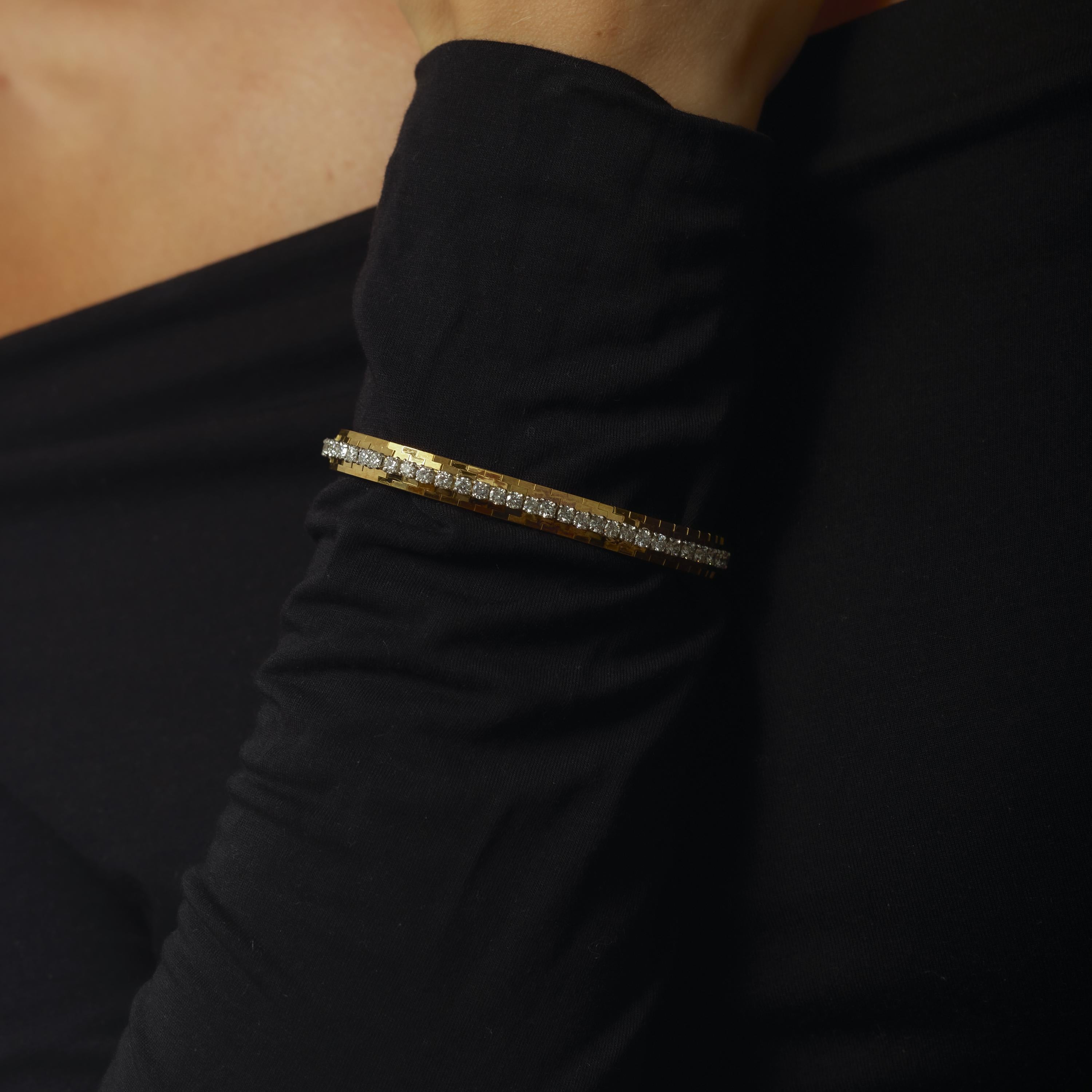 Brilliant Cut Vintage Oscar Heyman 4.63 carat diamond 18k yellow gold tennis bracelet For Sale