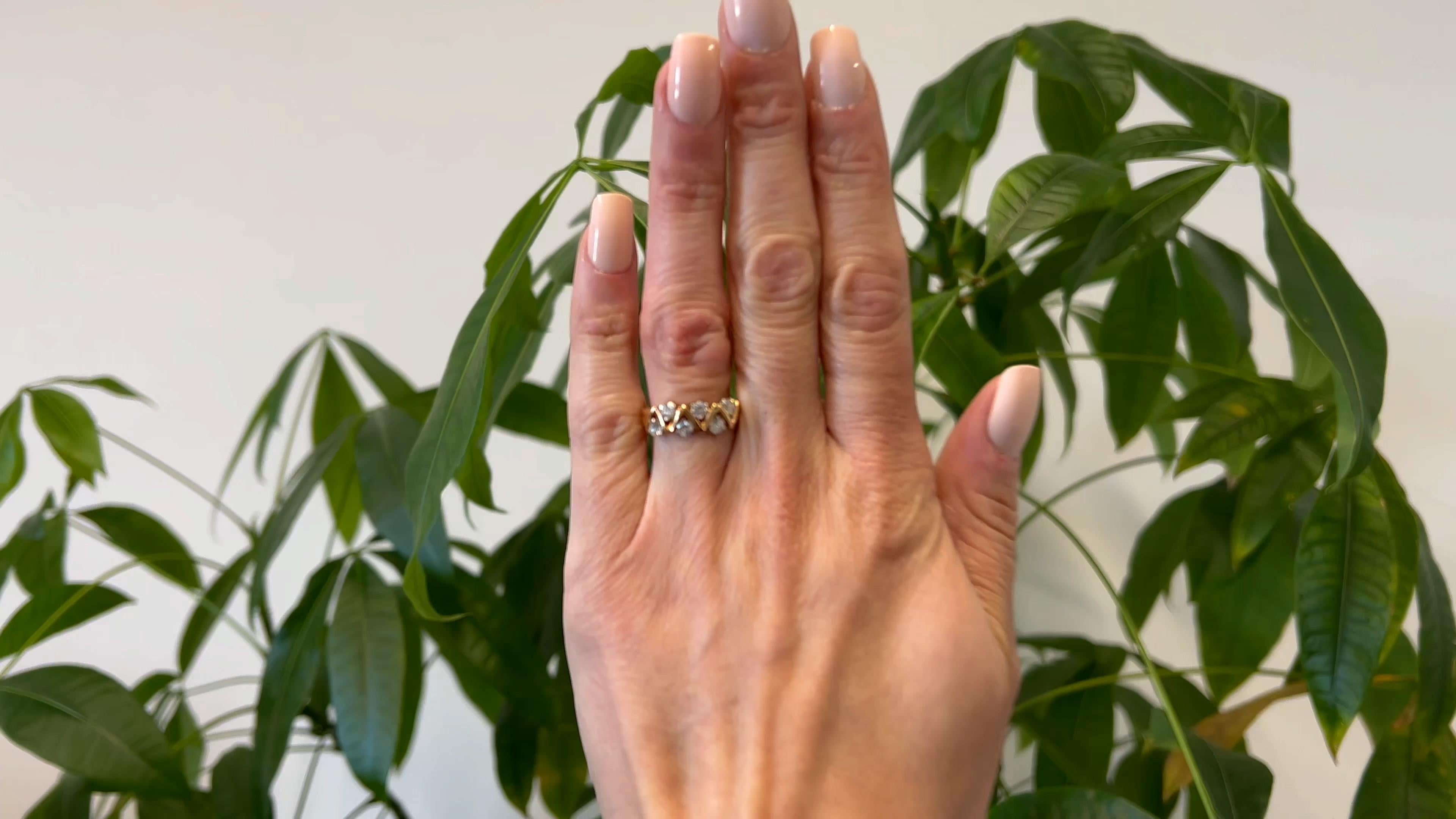 Ein Vintage Oscar Heyman & Brothers Diamond 18k Rose Gold Ring. Mit sechs runden Diamanten im Brillantschliff mit einem Gesamtgewicht von ca. 0,70 Karat, eingestuft in Farbe F-G und Reinheit VVS-VS. Gefertigt aus 18 Karat Roségold mit Oscar Heyman