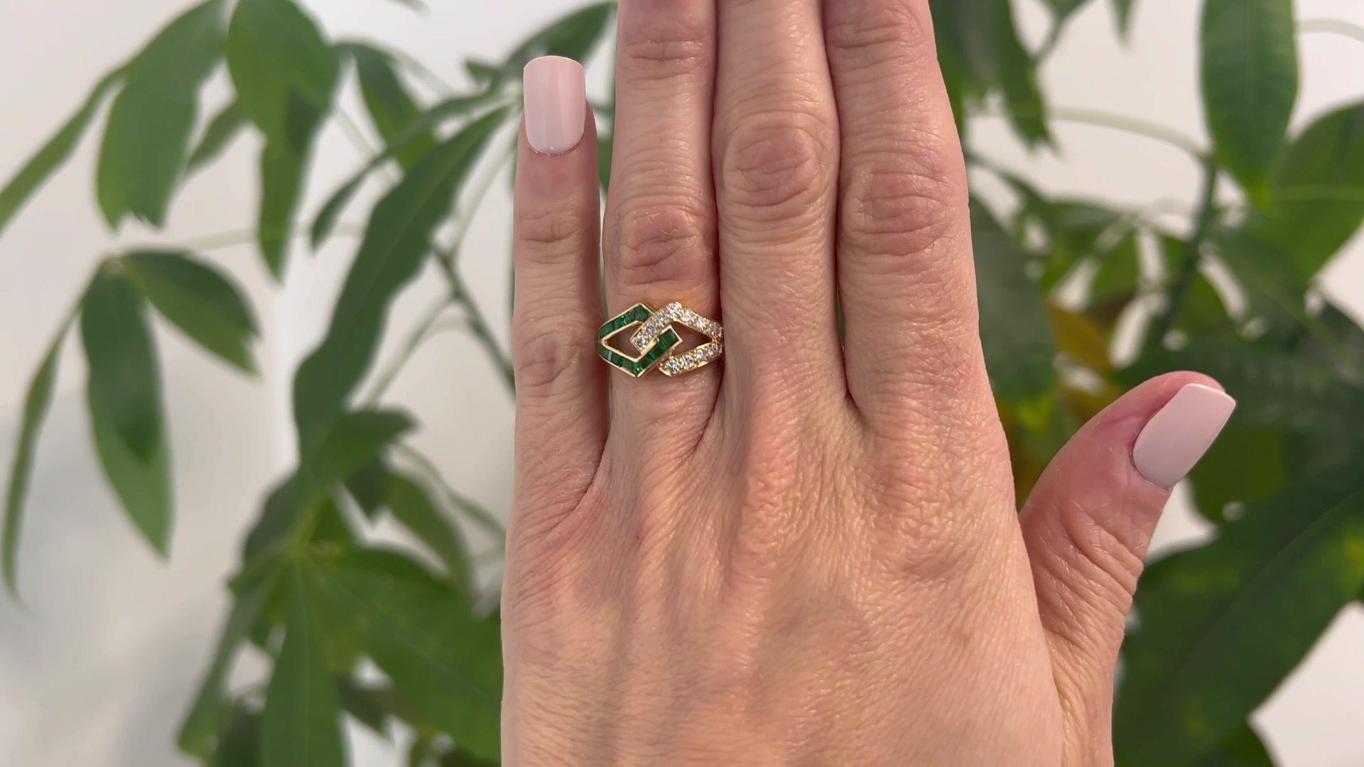 Brilliant Cut Vintage Oscar Heyman Diamond Emerald 18 Karat Yellow Gold Interlocking Band Ring