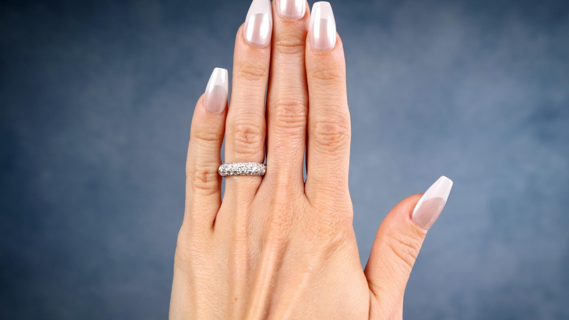 Ein Vintage Oscar Heyman Diamond Platinum Half Eternity Band. Mit 31 runden Diamanten im Brillantschliff mit einem Gesamtgewicht von ca. 1,25 Karat, eingestuft in Farbe F-G und Reinheit VS. Gefertigt aus Platin mit Oscar Heyman Herstellermarke und