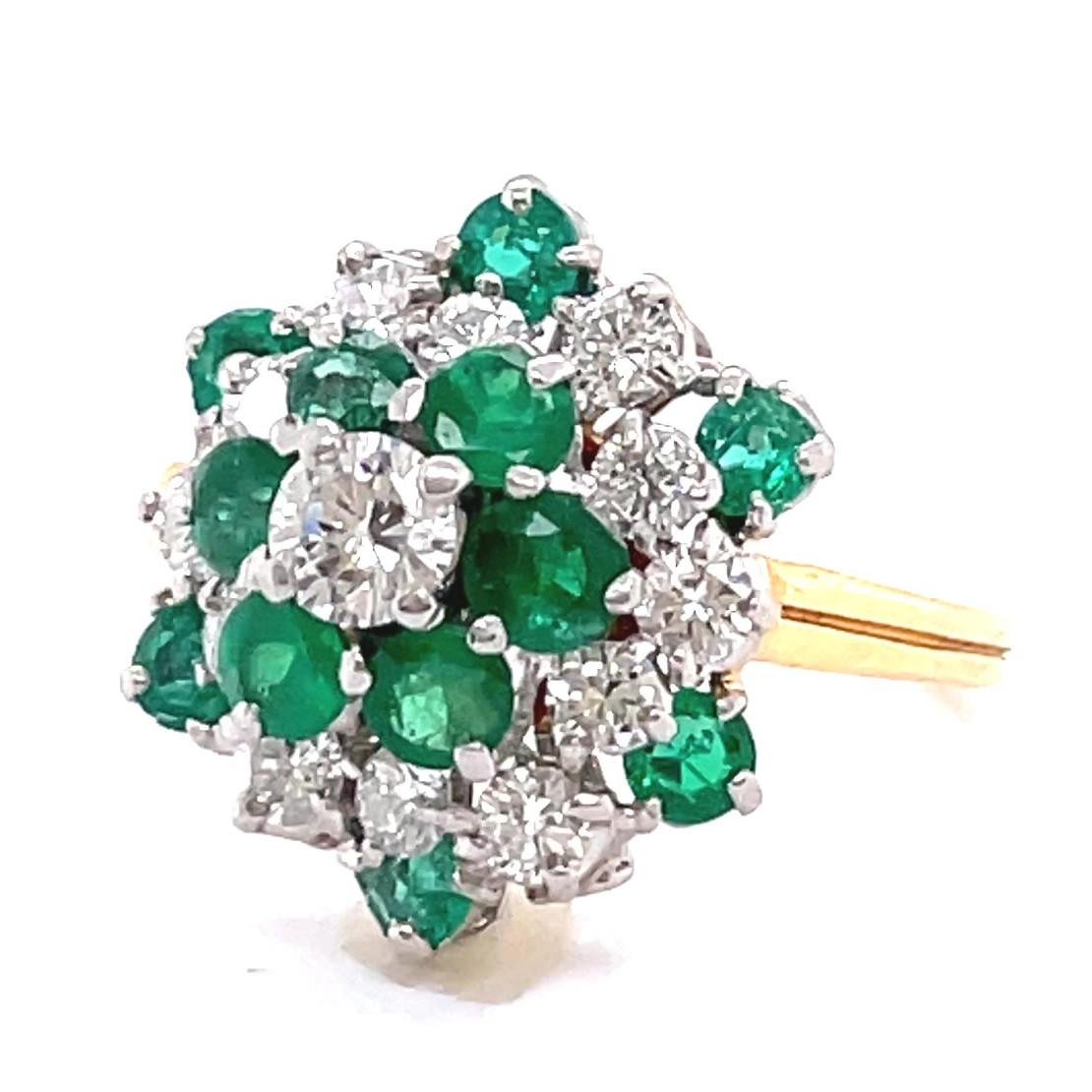 Women's or Men's Vintage Oscar Heyman Emerald Diamond 18 Karat Gold Cluster Ring