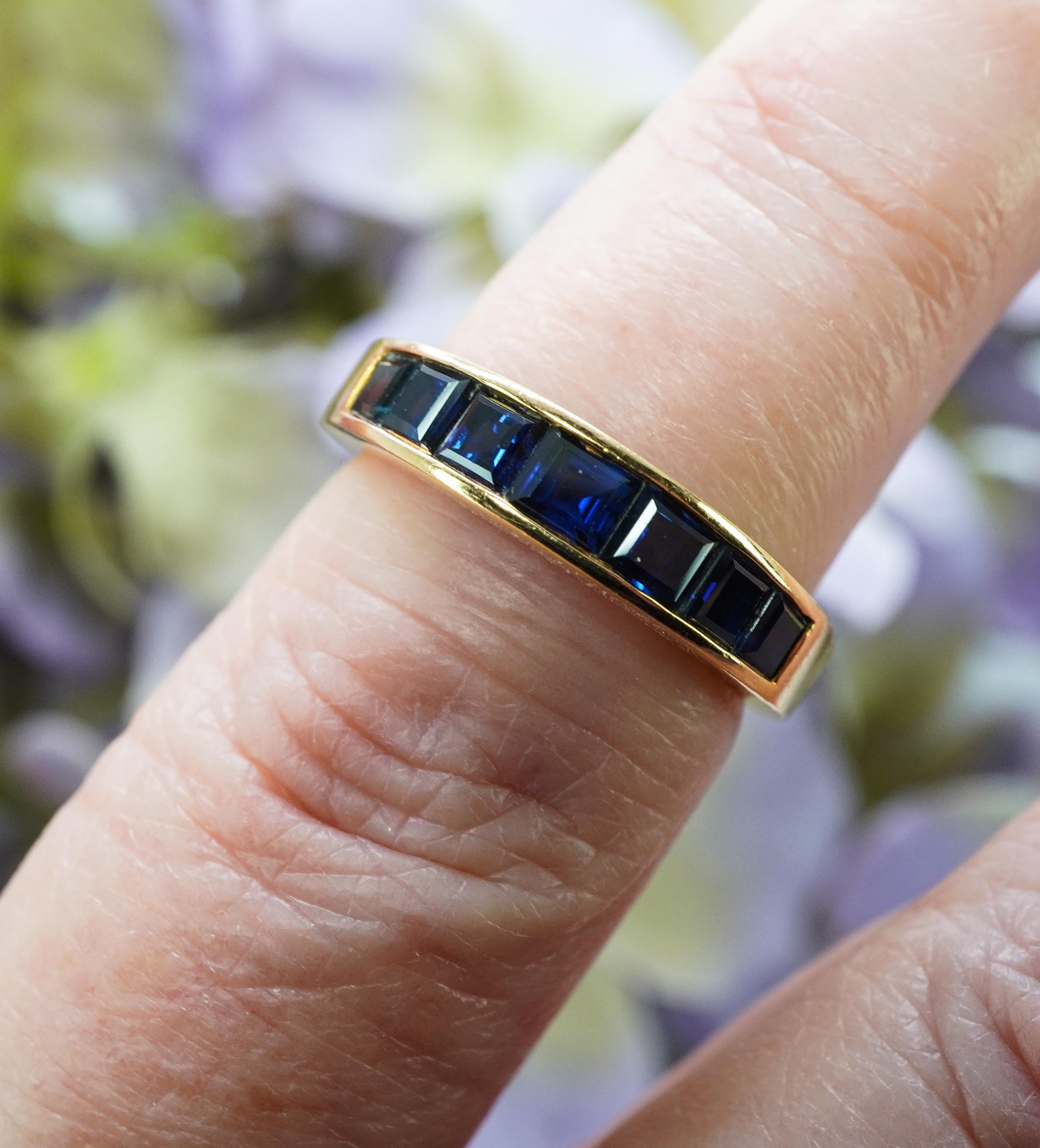 Vintage OSCAR HEYMAN Sapphire Jahrestag Ring Band 18K Gelbgold Estate Sz 5 (Carréeschliff) im Angebot