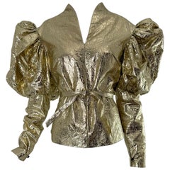 Top vintage de Osman London, de la colección «Structured Runway», con hombros abullonados y acabado dorado metalizado