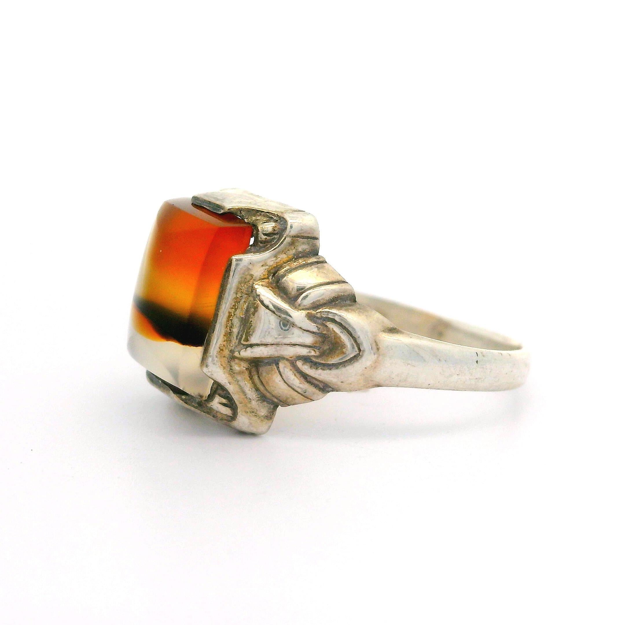 -Stein(e)-
(1) Echter Wassermelonenachat - Rechteckiger Schliff - Lünettenfassung - Hellrosa & Gelbe Farbe - 9,35 x 7,5 mm (ca.)

MATERIAL: Sterling Silber .925
Gewicht: 2.86 Gramm
Ringgröße: 7.5 (passt auf den Finger, bitte kontaktieren Sie uns vor