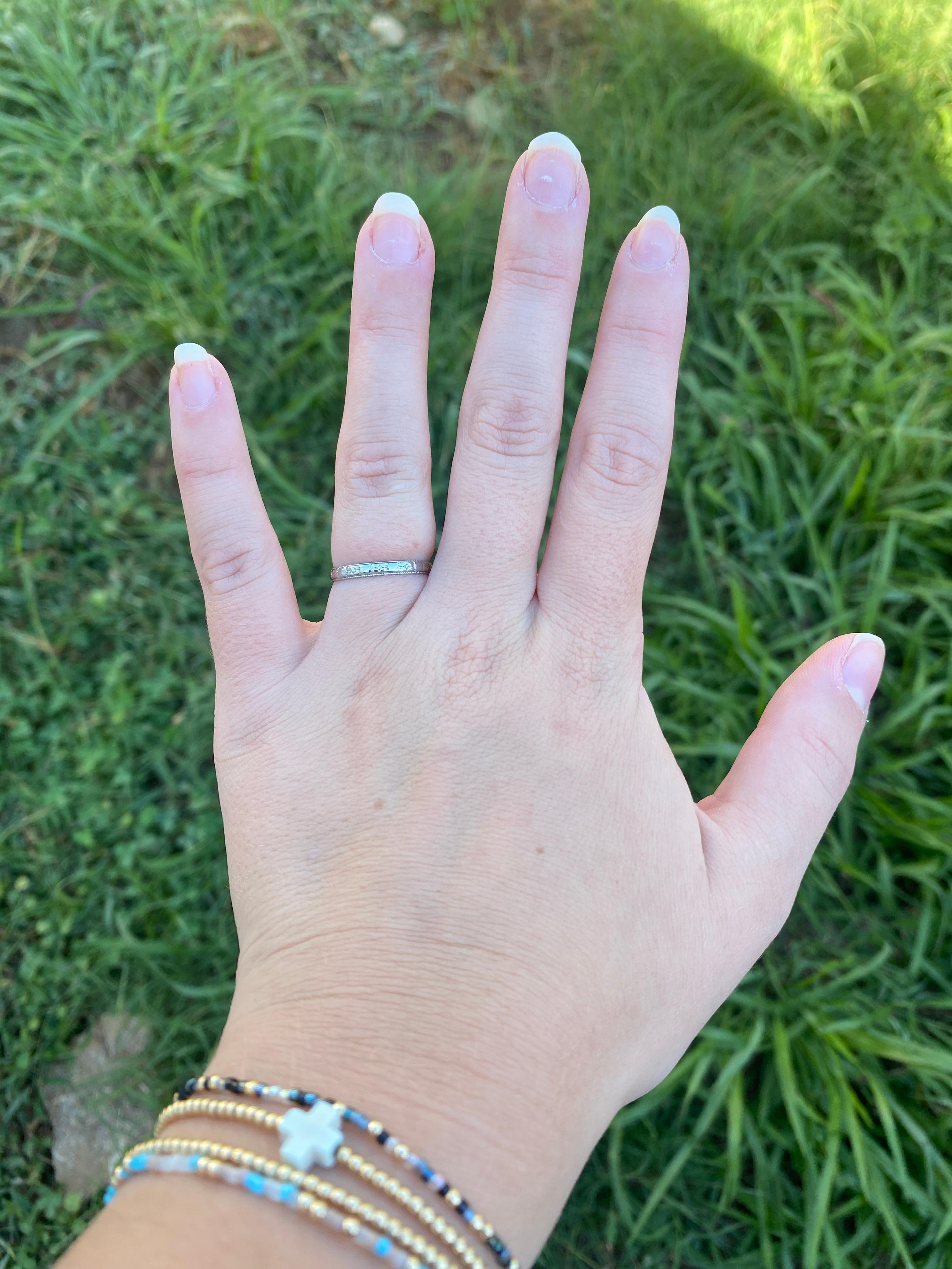 Vintage Ostbye Barton Graviertes Band, 18k Weißgold, Ringgröße 6,25 im Angebot 1