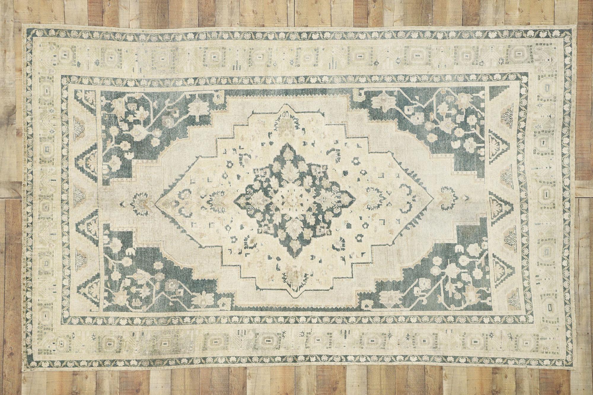 Tappeto vintage turco Oushak Gallery con stile Colonial Shaker Style in vendita 1