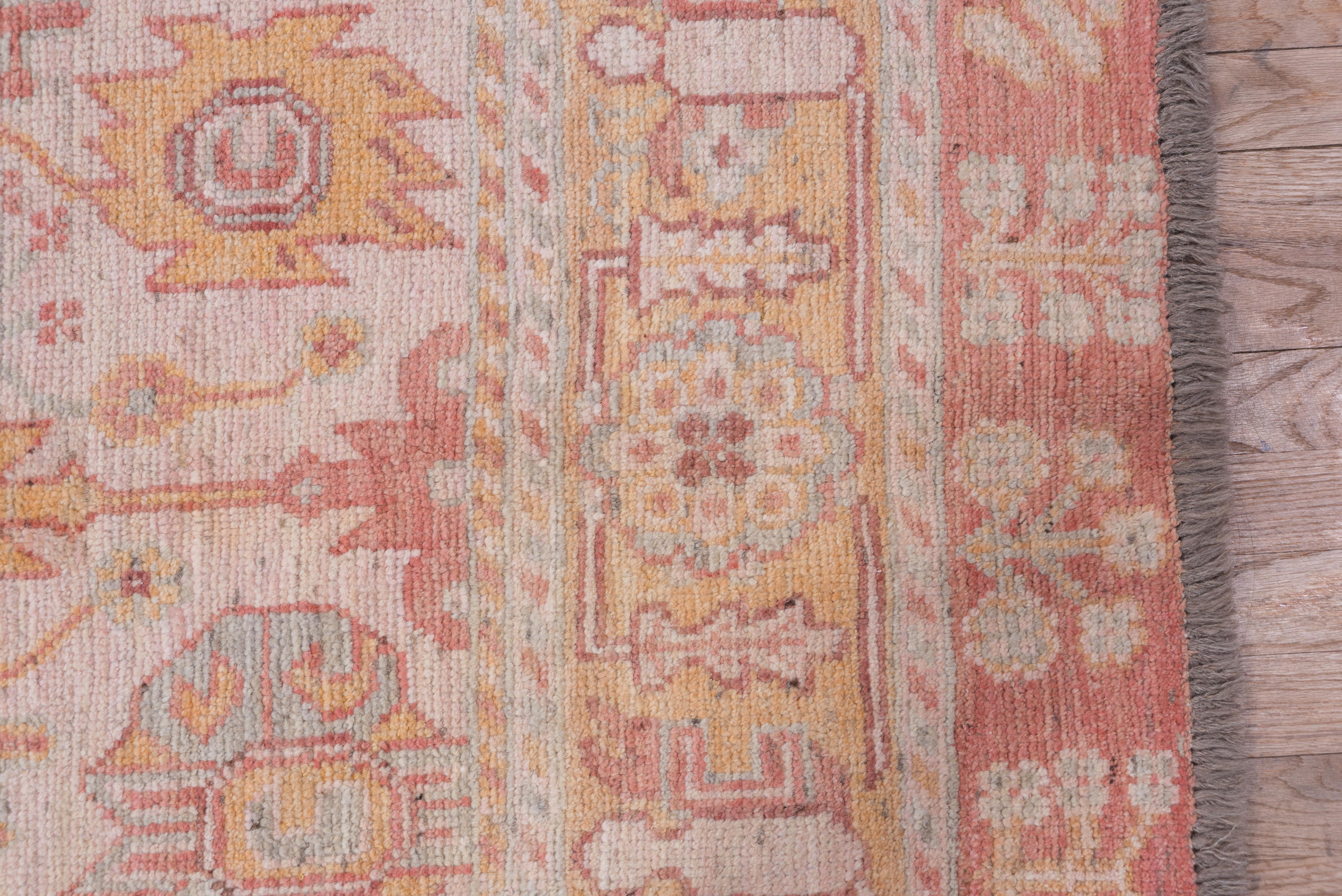 20ième siècle Oushak dans les tons rose et rose en vente