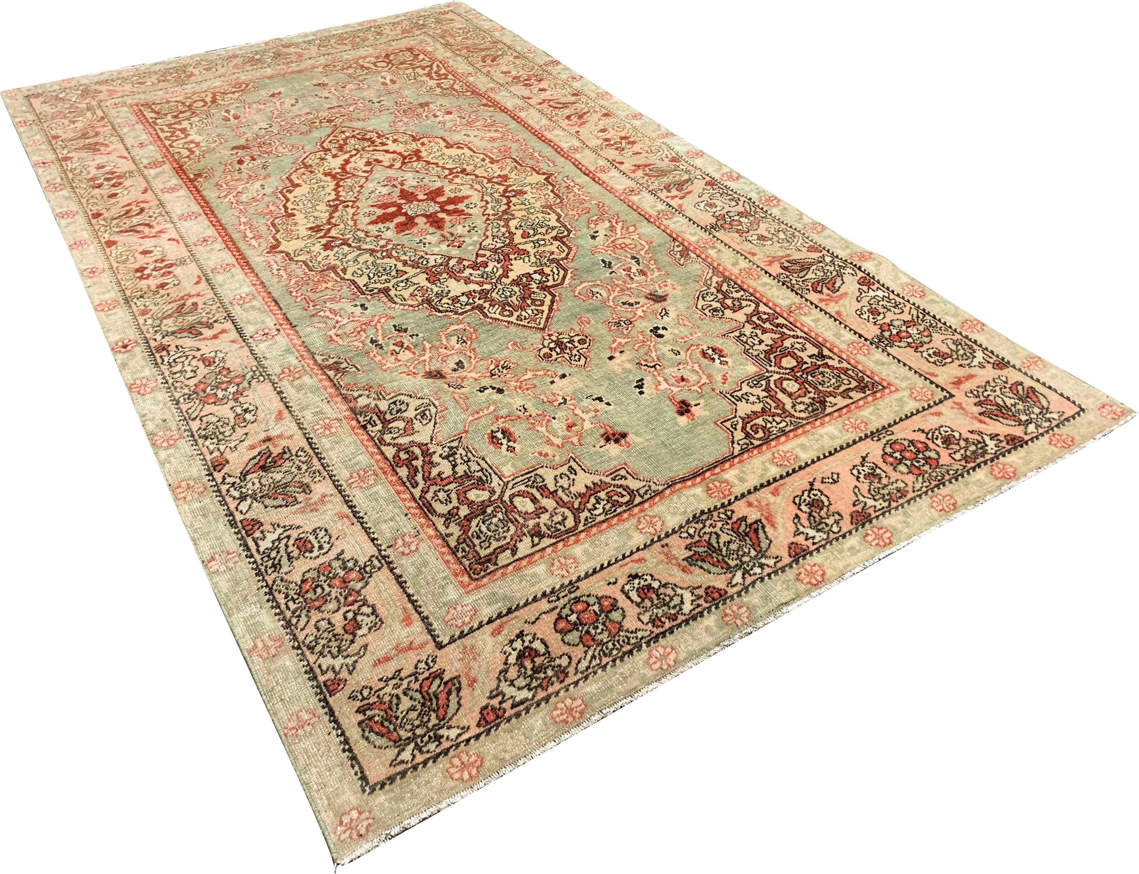Alter Oushak-Teppich, um 1940, 4'2 x 6'11. Handgeknüpft in der Türkei, wo die Teppichweberei eher eine Kultur als ein Geschäft ist. Teppiche aus der Türkei sind bekannt für die hohe Qualität ihrer Wolle, ihre schönen Muster und warmen Farben. Diese