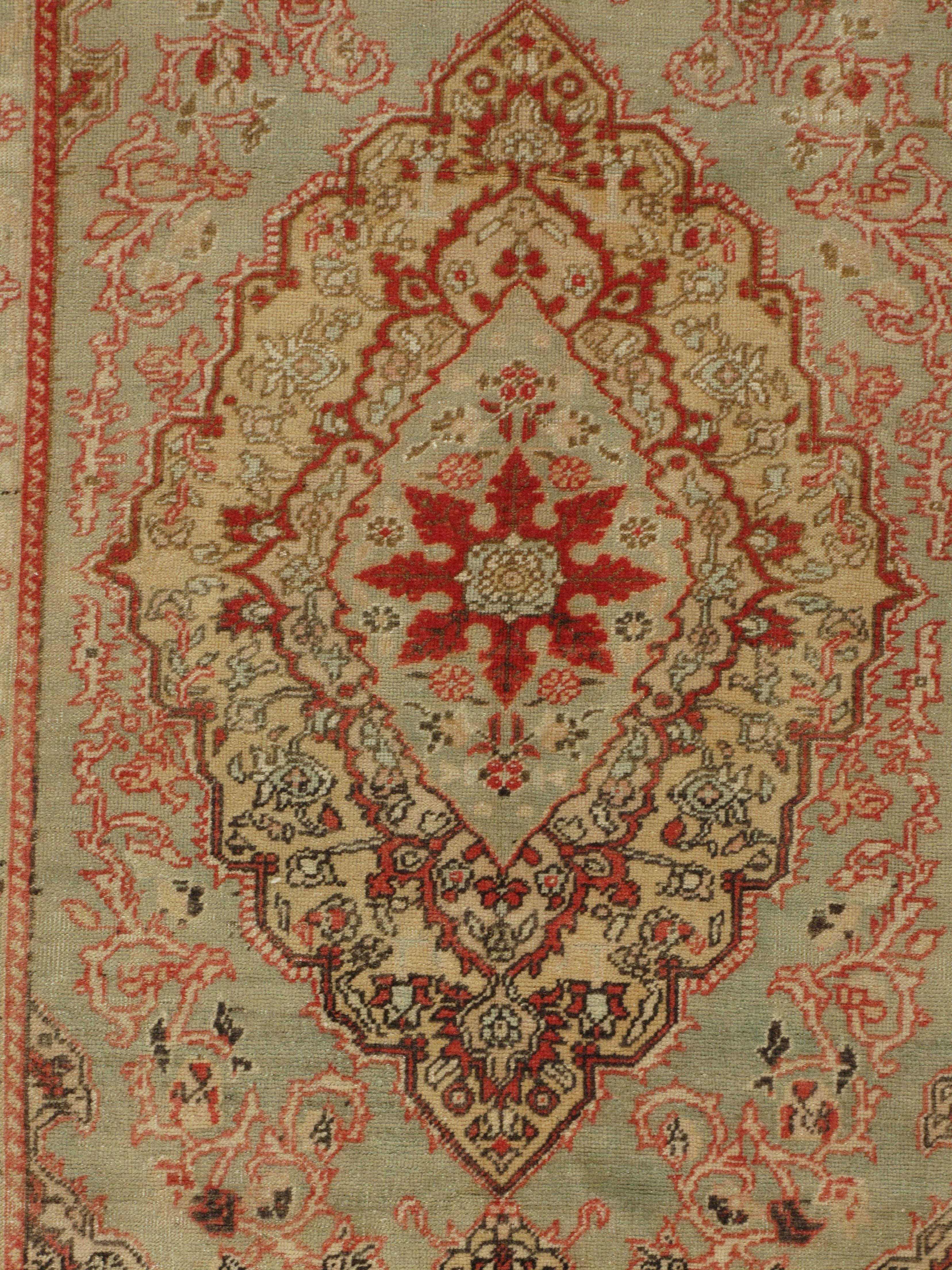 Vintage Oushak Rug, circa 1940  4'2 x 6'11 In Good Condition For Sale In New York, NY