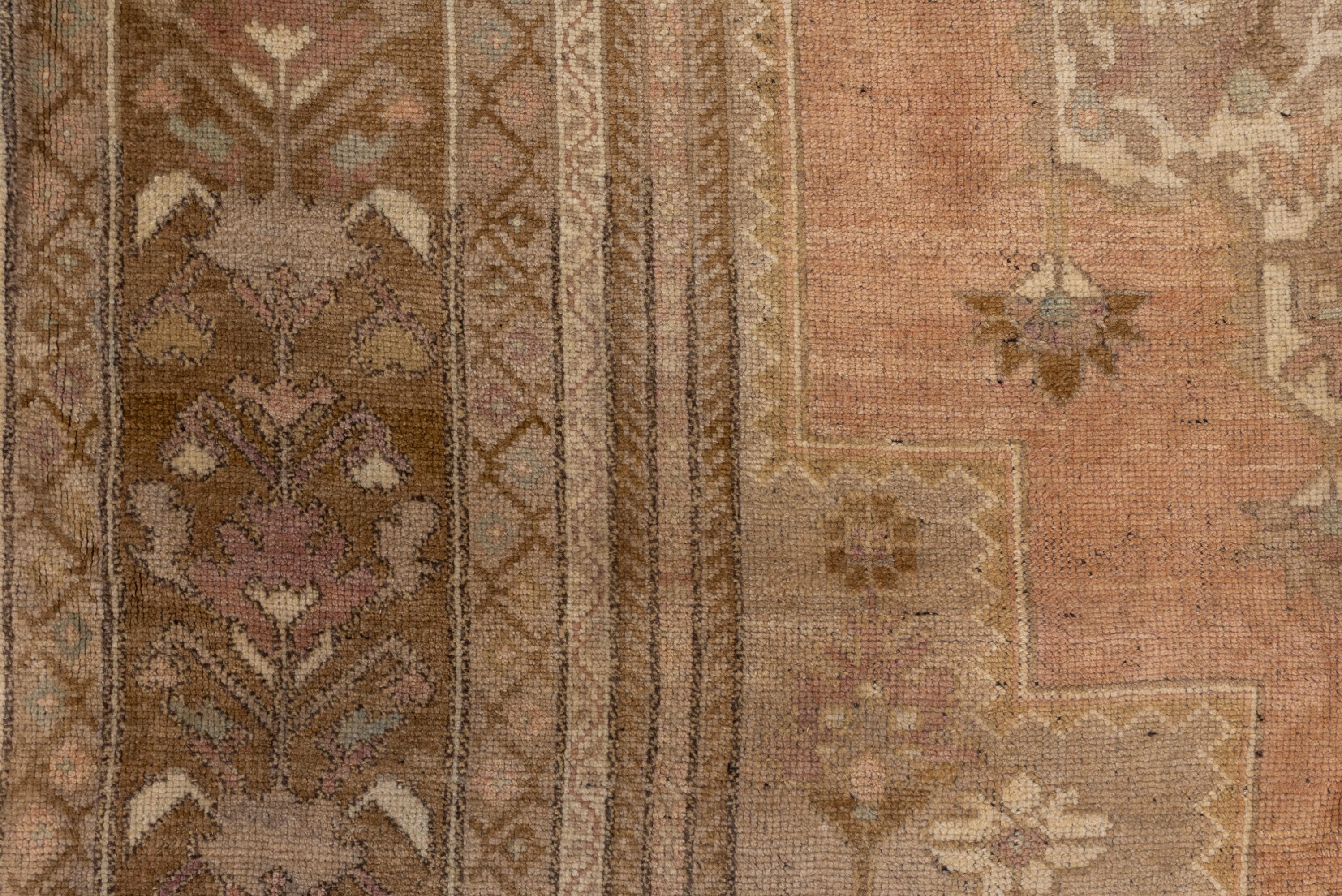 XX secolo Vintage Oushak Rug in vendita