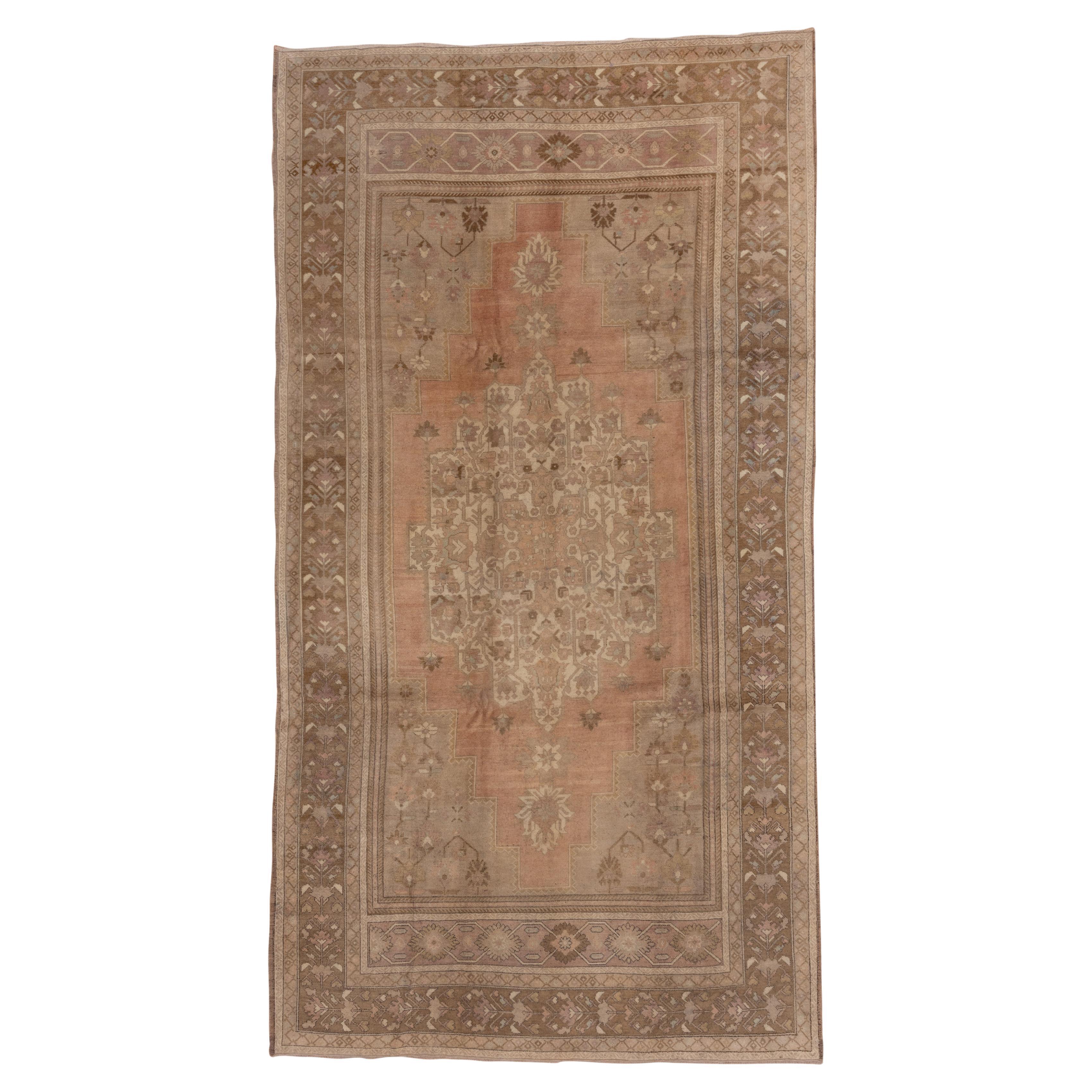 Vintage Oushak Rug in vendita