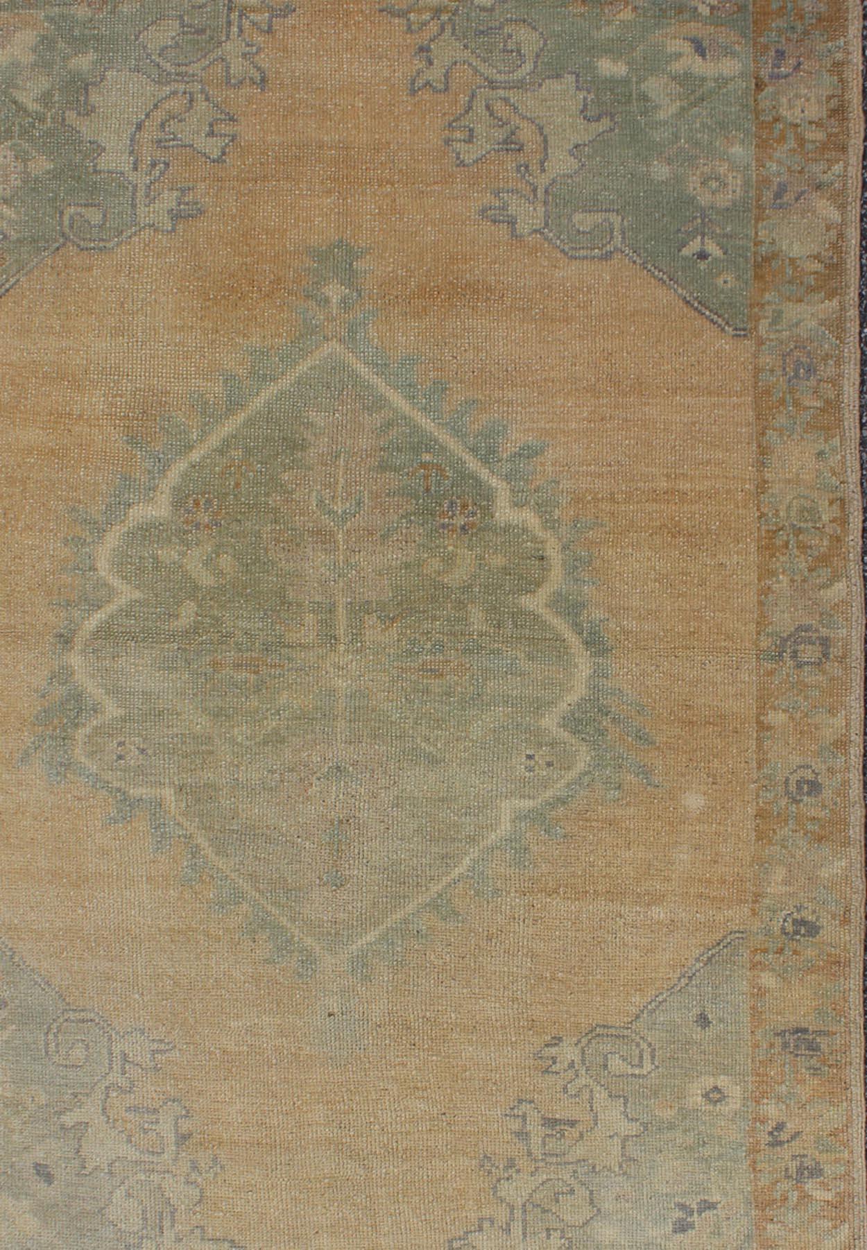 Green, light Amber, vintage Oushak rug with light purple highlights in Medallion Design, rug/TU-TRS-3471 , country of origin / type: Turkey / Oushak, circa 1950.

Measures: 3'3 x 5'1.