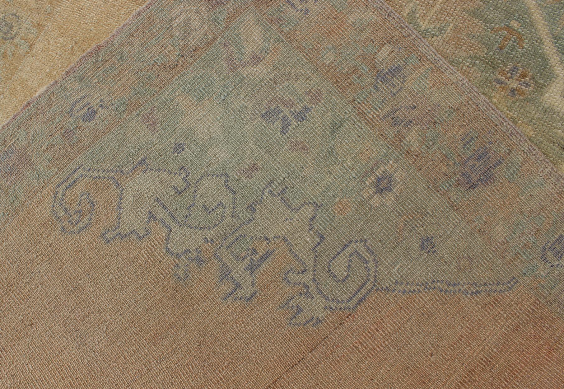 20ième siècle Tapis d'Oushak de Turquie avec motif de médaillon 3'3