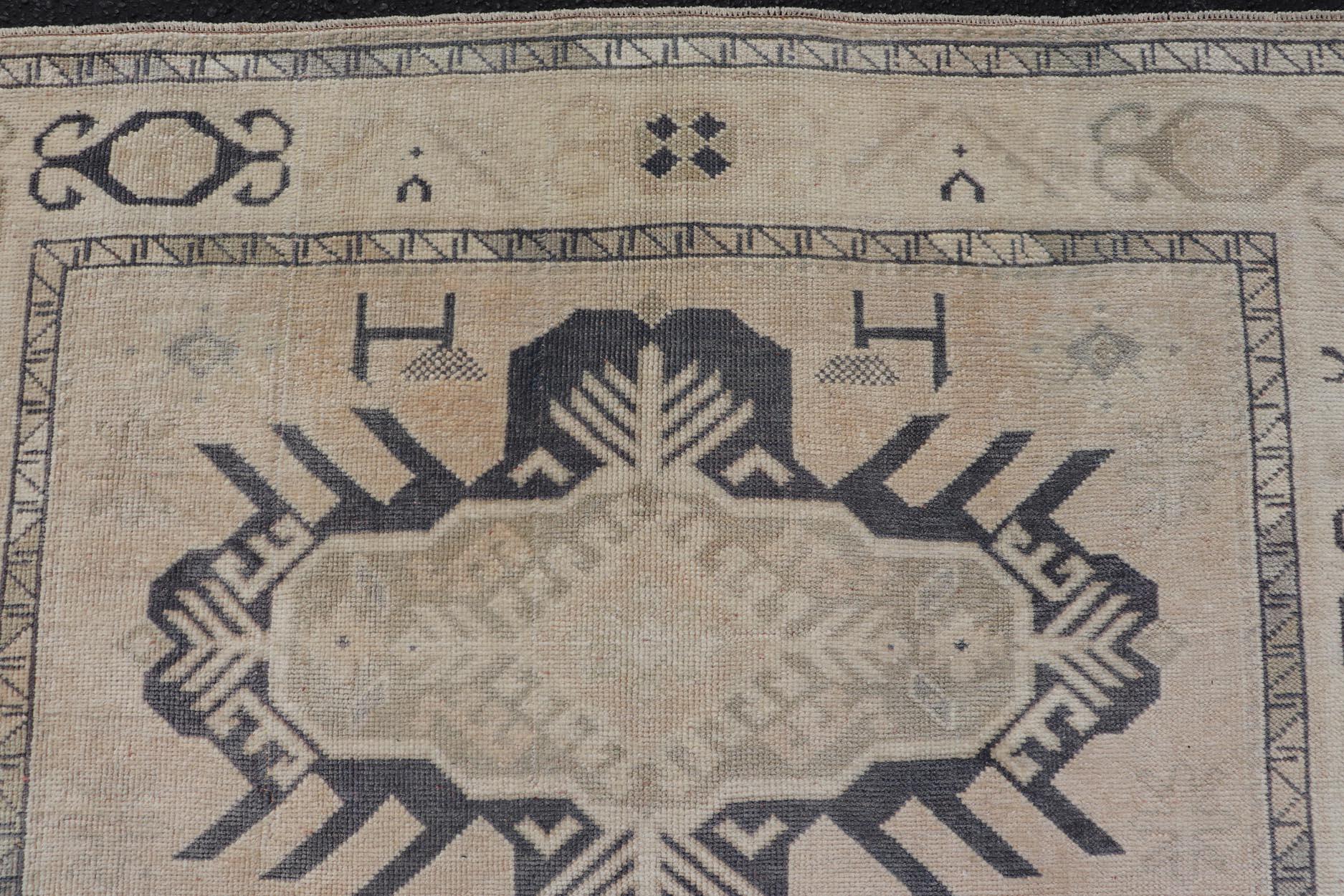 Vintage Oushak Rug from Turkey with Navy Blue and Floral Medallion's. Keivan Woven Arts / rug/EN-13264, country of origin / type: Turkey / Oushak, circa 1950.
Measures: 4'7 x 7'0 
This vintage Turkish Oushak rug features a faint, etched medallion