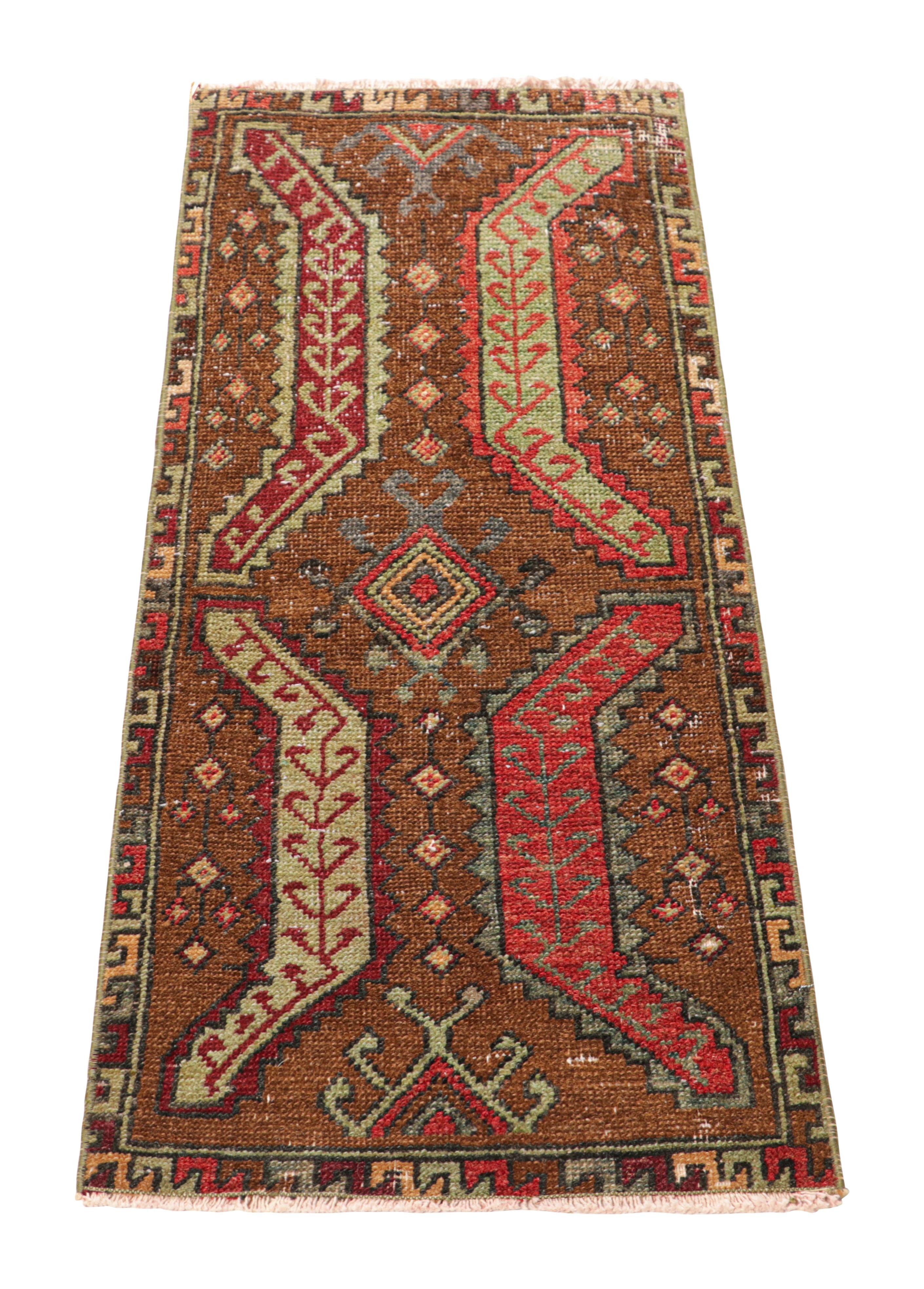 Vintage Oushak Teppich in Brown-Beige, mit geometrischen Mustern, von Rug & Kilim im Zustand „Gut“ im Angebot in Long Island City, NY