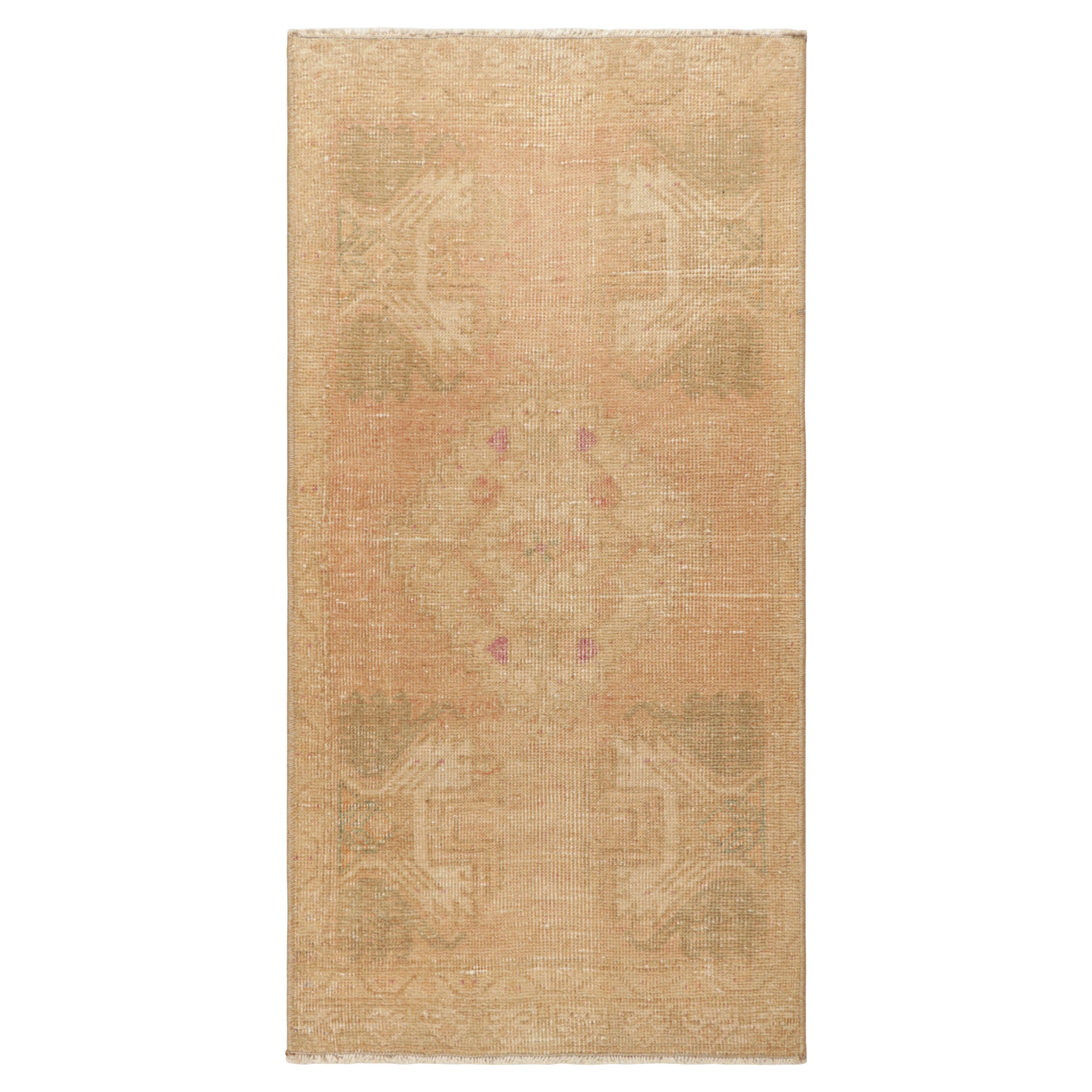 Vintage Oushak Teppich in Brown-Beige, mit geometrischen Mustern, von Rug & Kilim