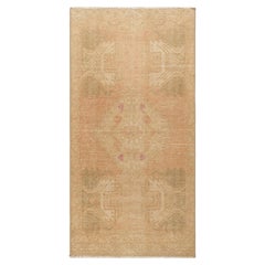 Tapis Oushak vintage en beige-brun, avec motifs géométriques, de Rug & Kilim