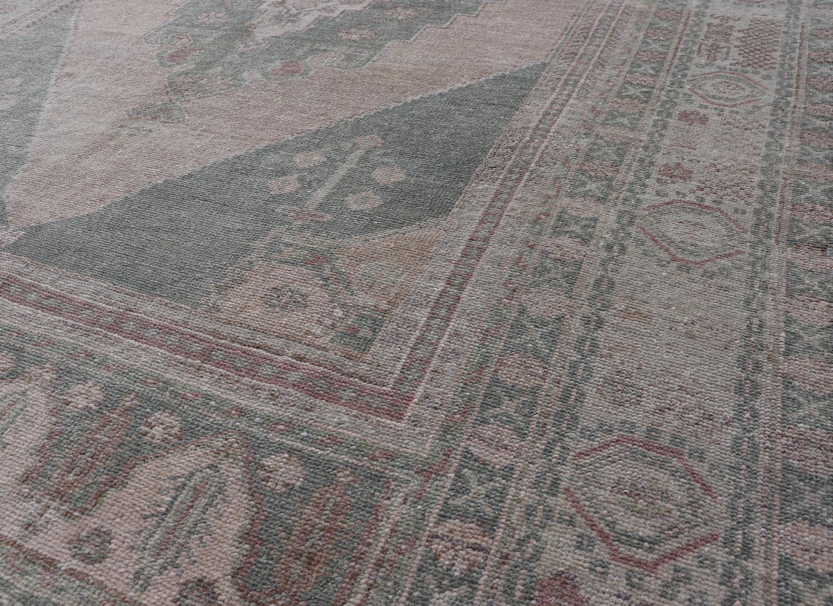 Tapis Vintage Oushak en Taupe atténué, Lavande, Blush et Light Brown en vente 4