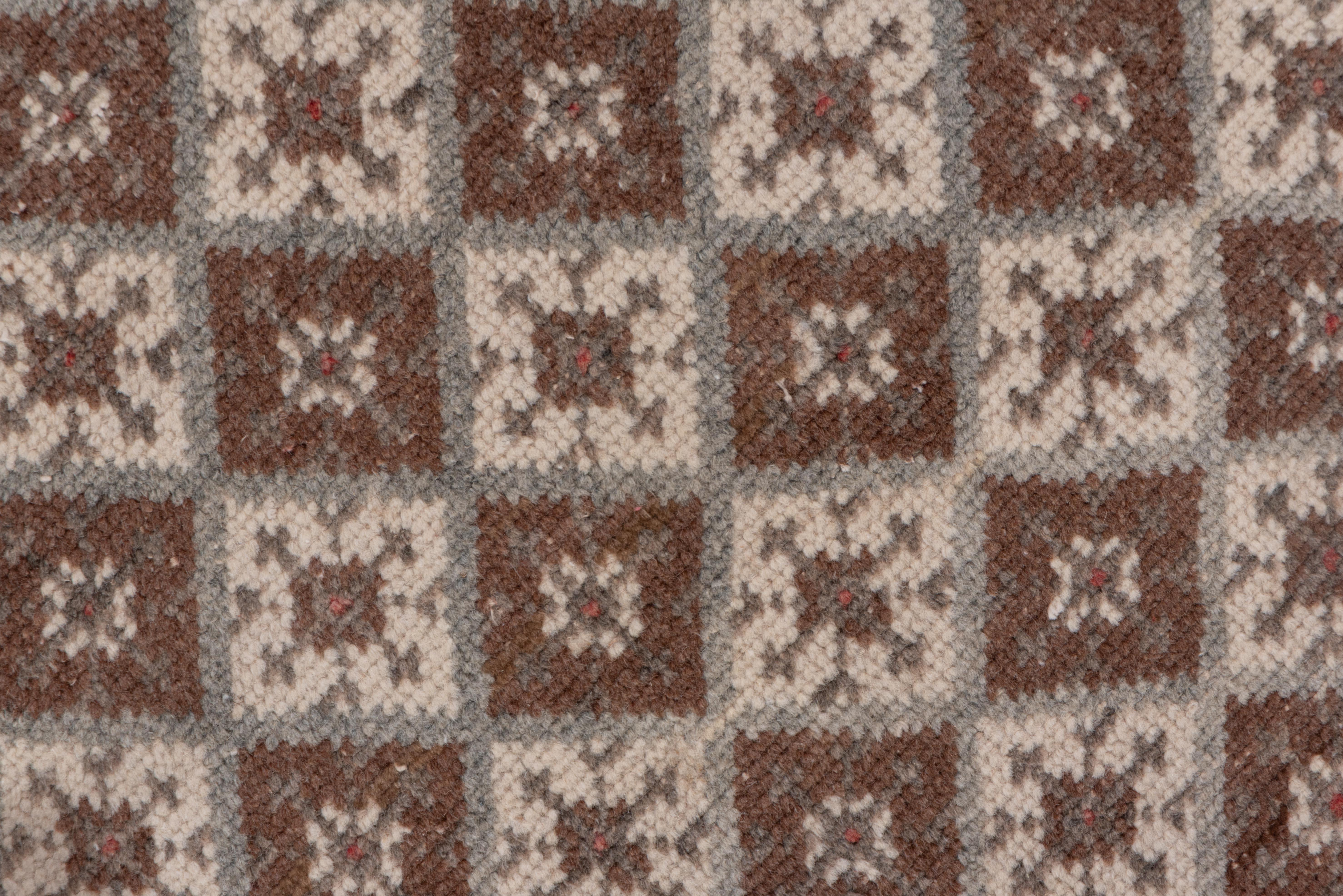 Alfombra Oushak Vintage - Rejilla de rombos repetidos en neutros suaves en venta 1