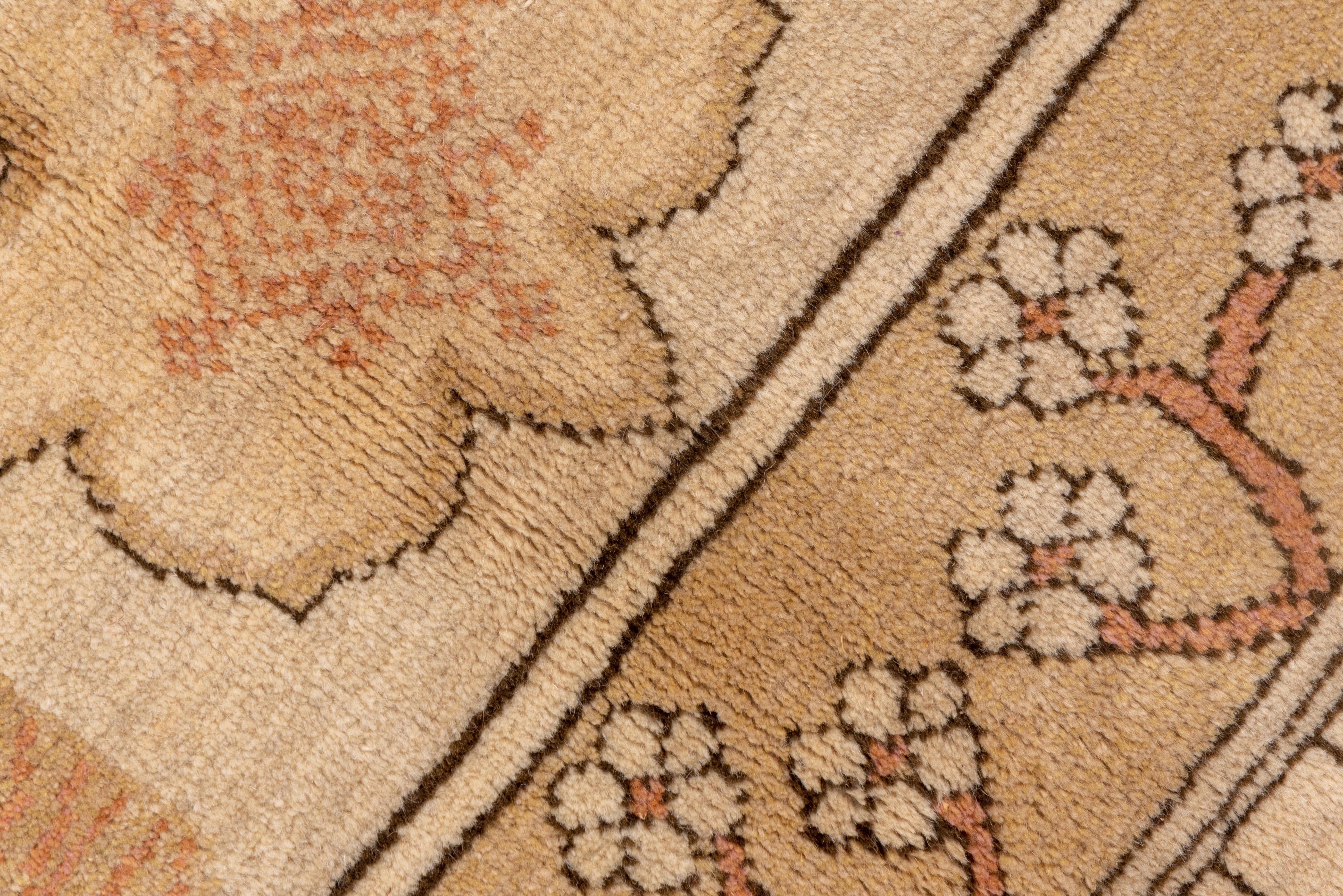 Lana Tappeto Oushak vintage Medaglione turco con bordo botanico in vendita