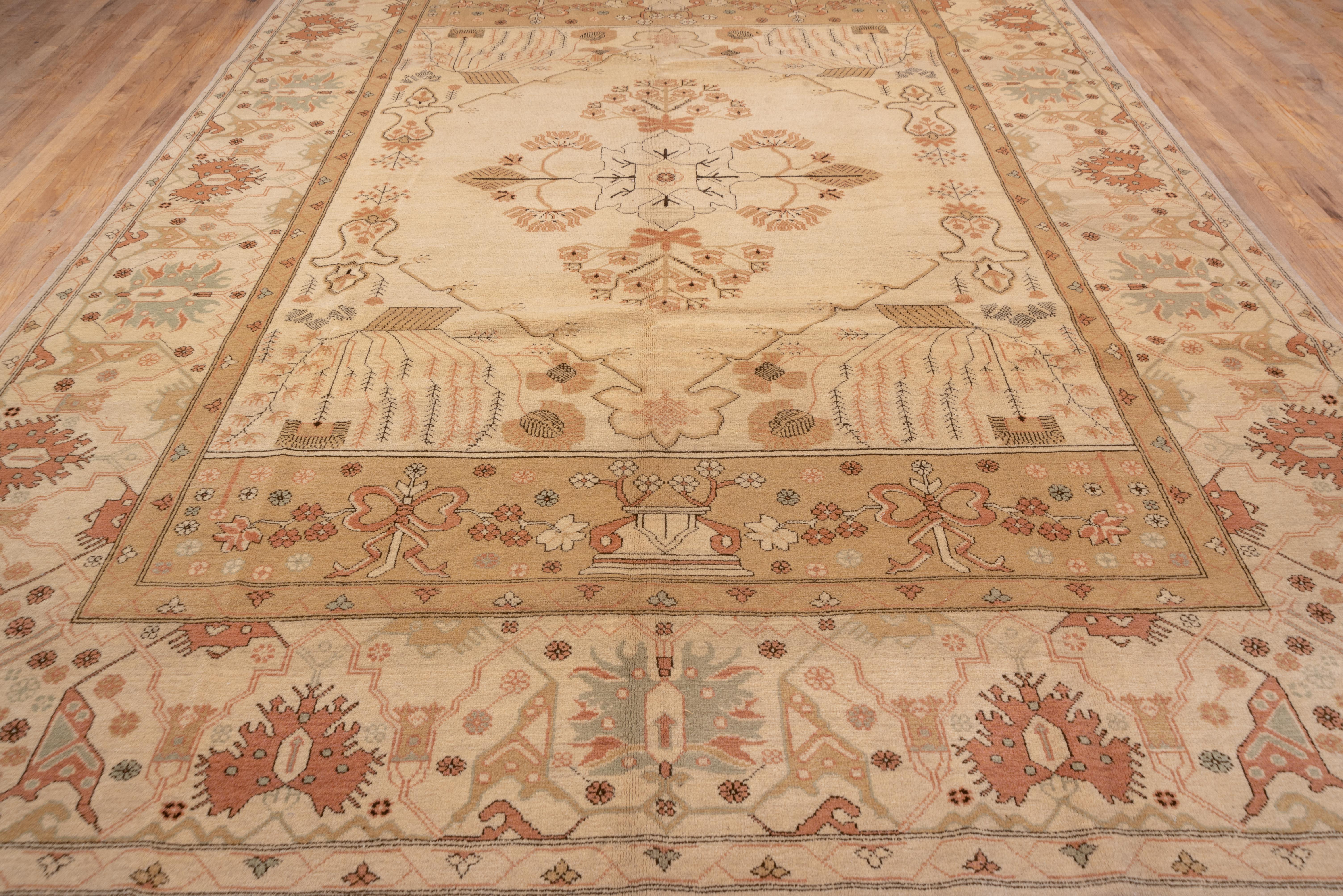 Tappeto Oushak vintage Medaglione turco con bordo botanico in vendita 2