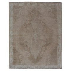 Vintage Oushak Teppich mit komplizierten floralen Design 2
5" X3
1"