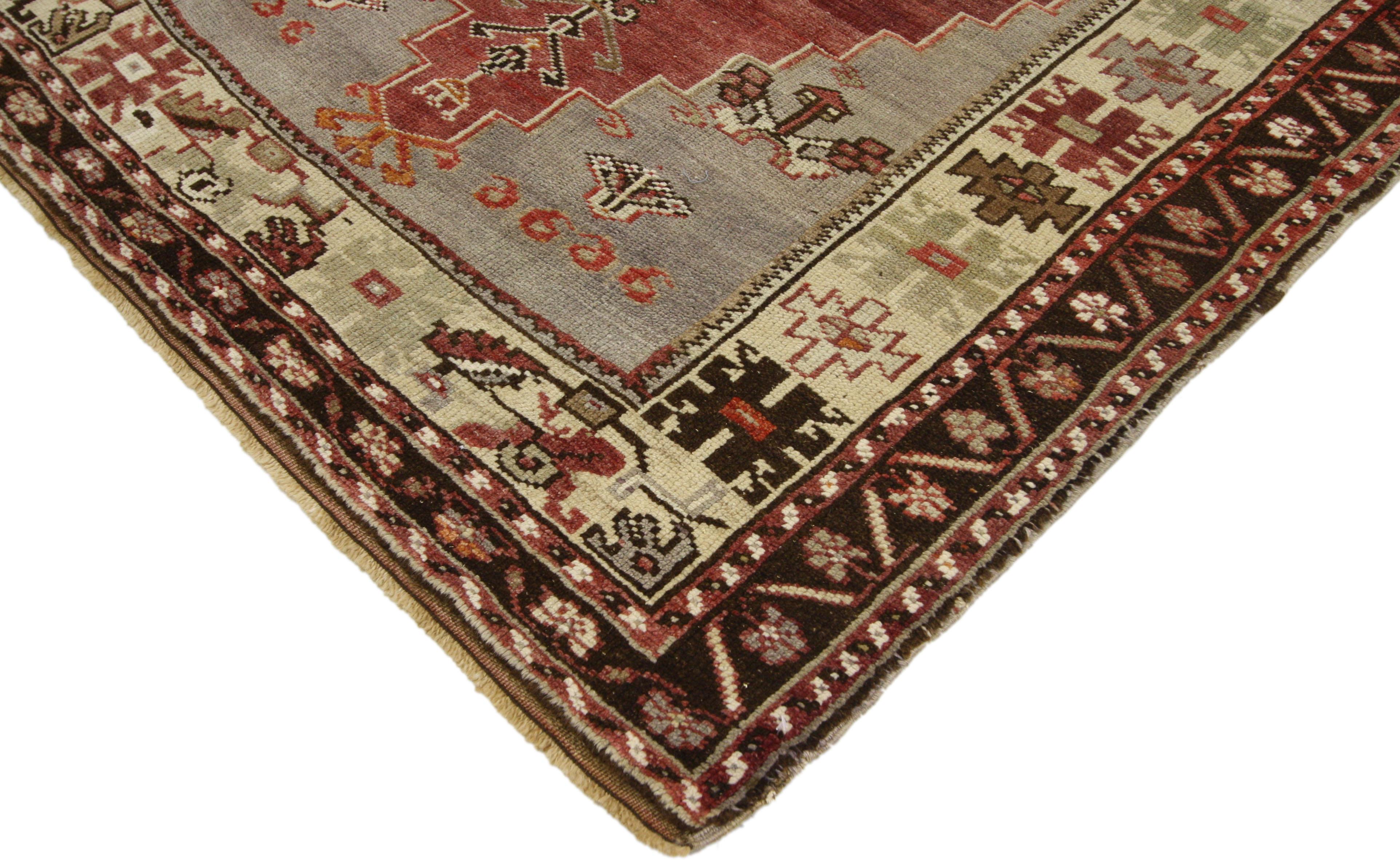 Vintage Oushak Rug with Italian Venetian Style In Good Condition For Sale In Dallas, TX