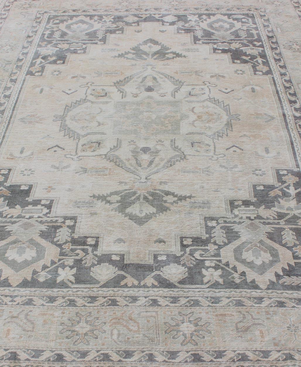 Vintage Oushak Rug with Layered Classic Medallion Design and Ornate Cornices For Sale 3