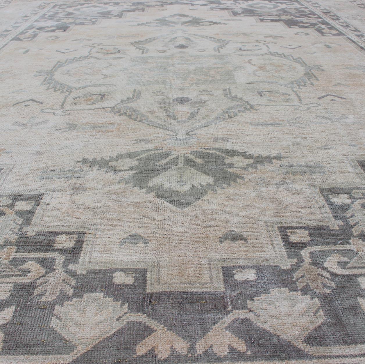 Vintage Oushak Rug with Layered Classic Medallion Design and Ornate Cornices For Sale 4