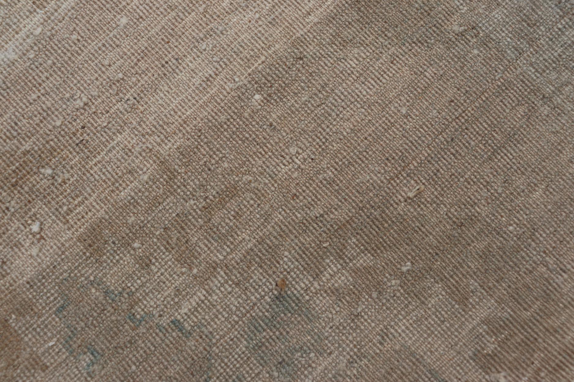 Oushak-Teppich im Vintage-Stil mit Medaillon und zarten Blumenmuster 2'3