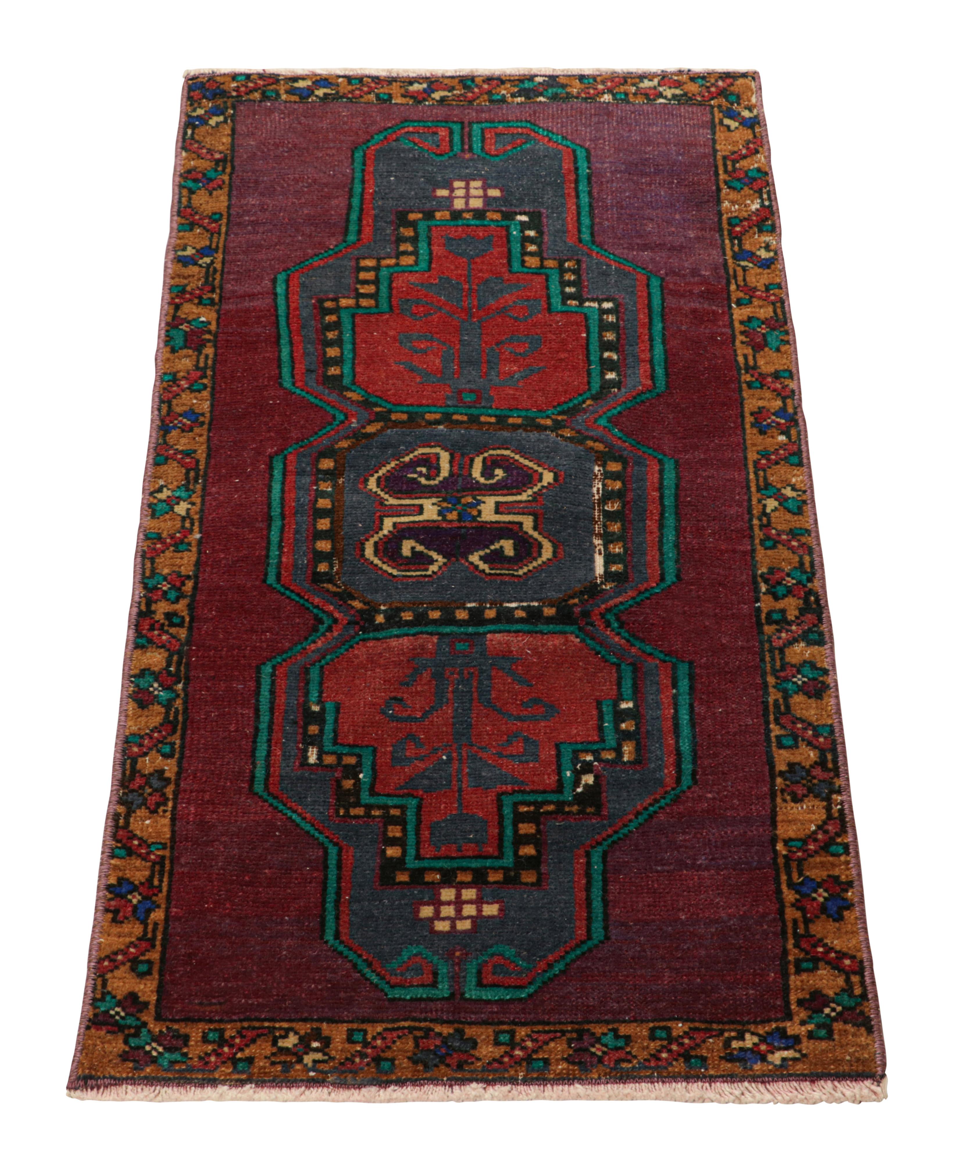 Tapis Oushak vintage avec médaillons géométriques polychromes, de Rug & Kilim Bon état - En vente à Long Island City, NY