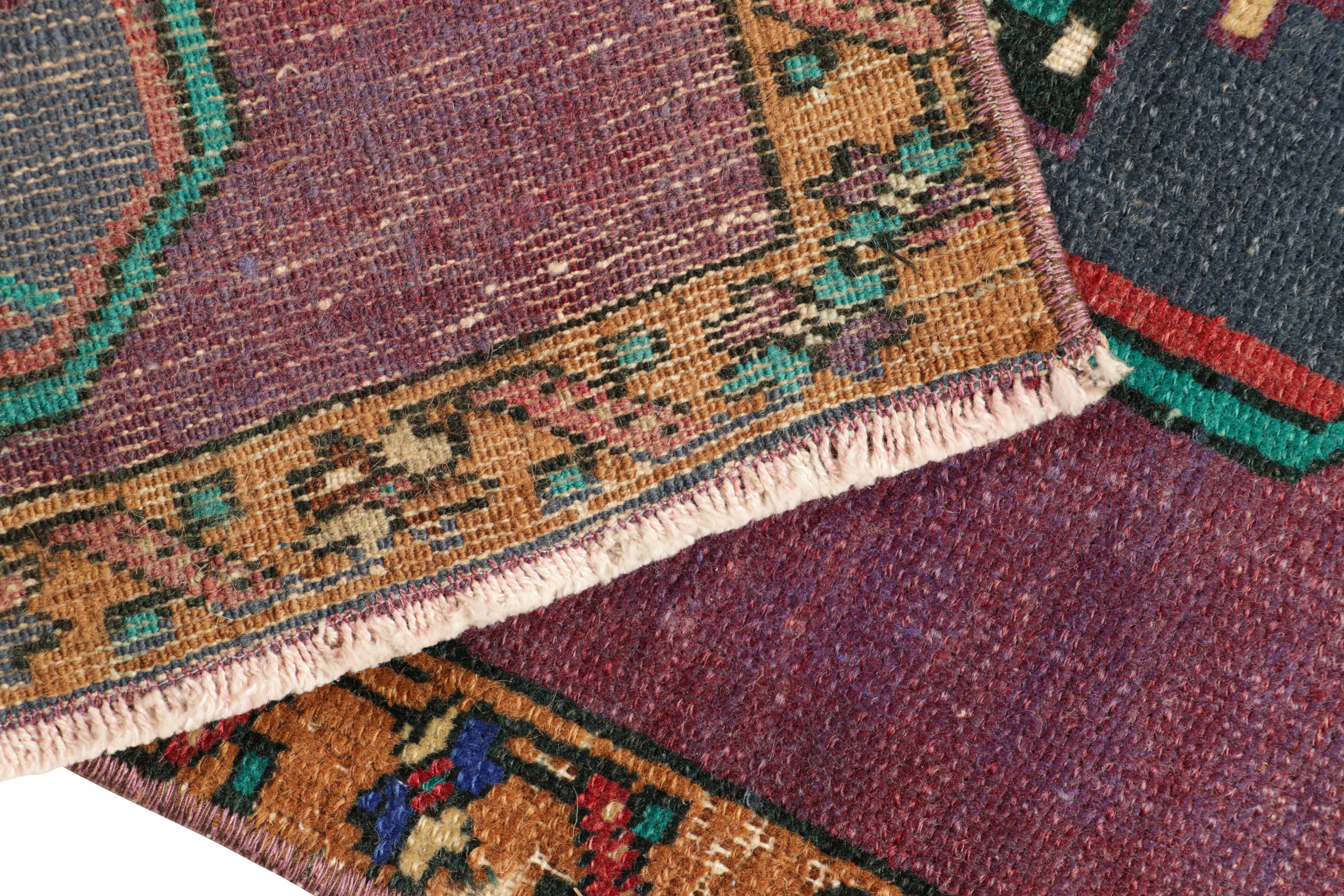 Vintage Oushak Teppich mit polychromen geometrischen Medaillons, von Rug & Kilim (Wolle) im Angebot
