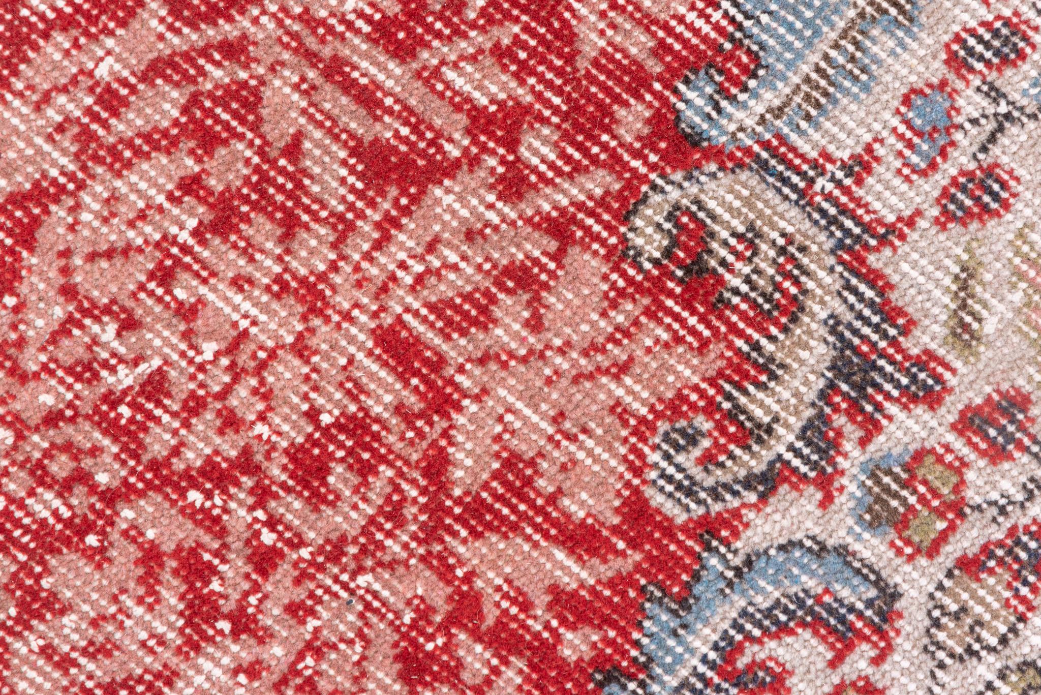 Oushak-Teppich im Vintage-Stil mit rotem Medaillon und Blumenmotiven (20. Jahrhundert) im Angebot