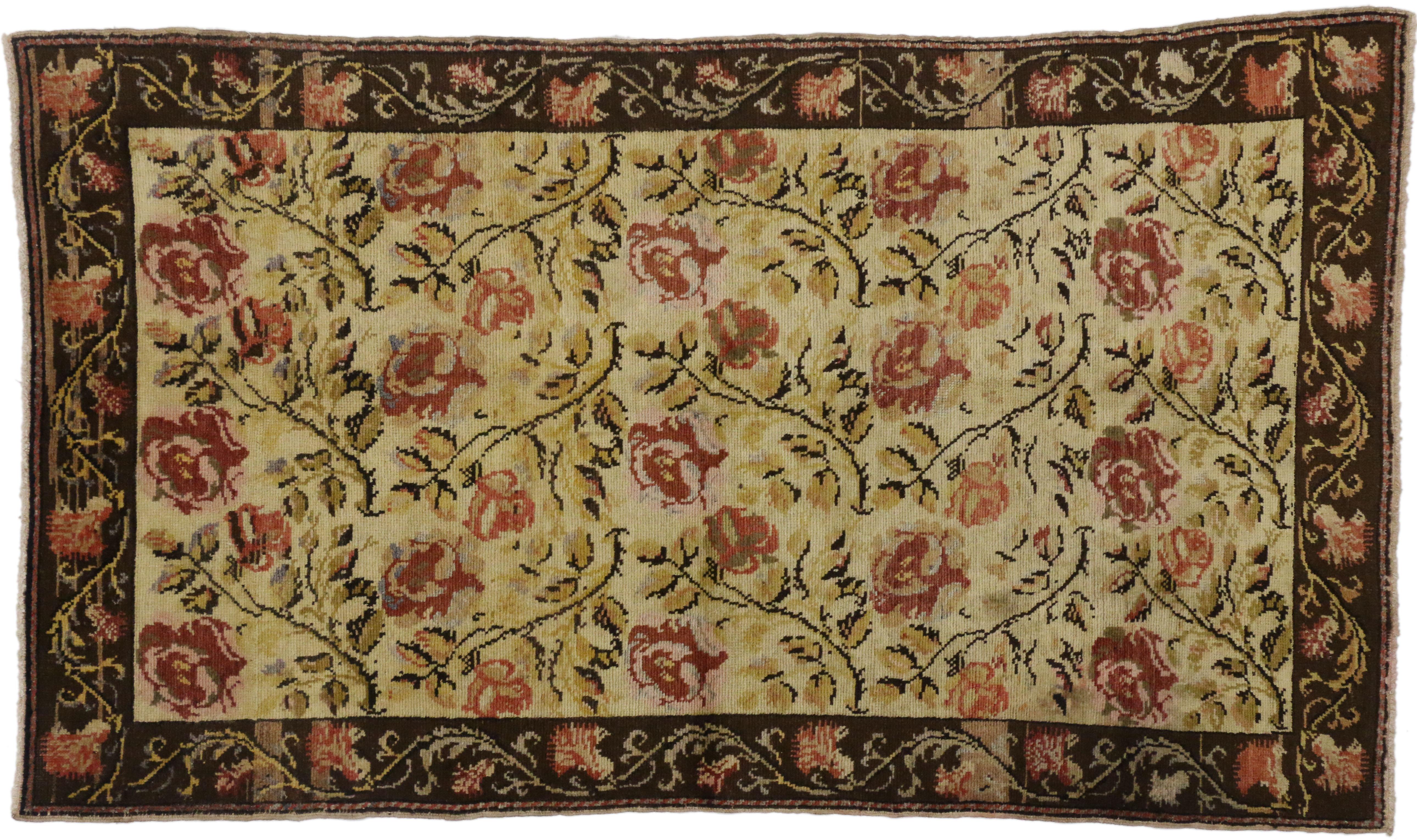 Vintage Oushak Rug with Traditional English Country Garden Design In Good Condition For Sale In Dallas, TX