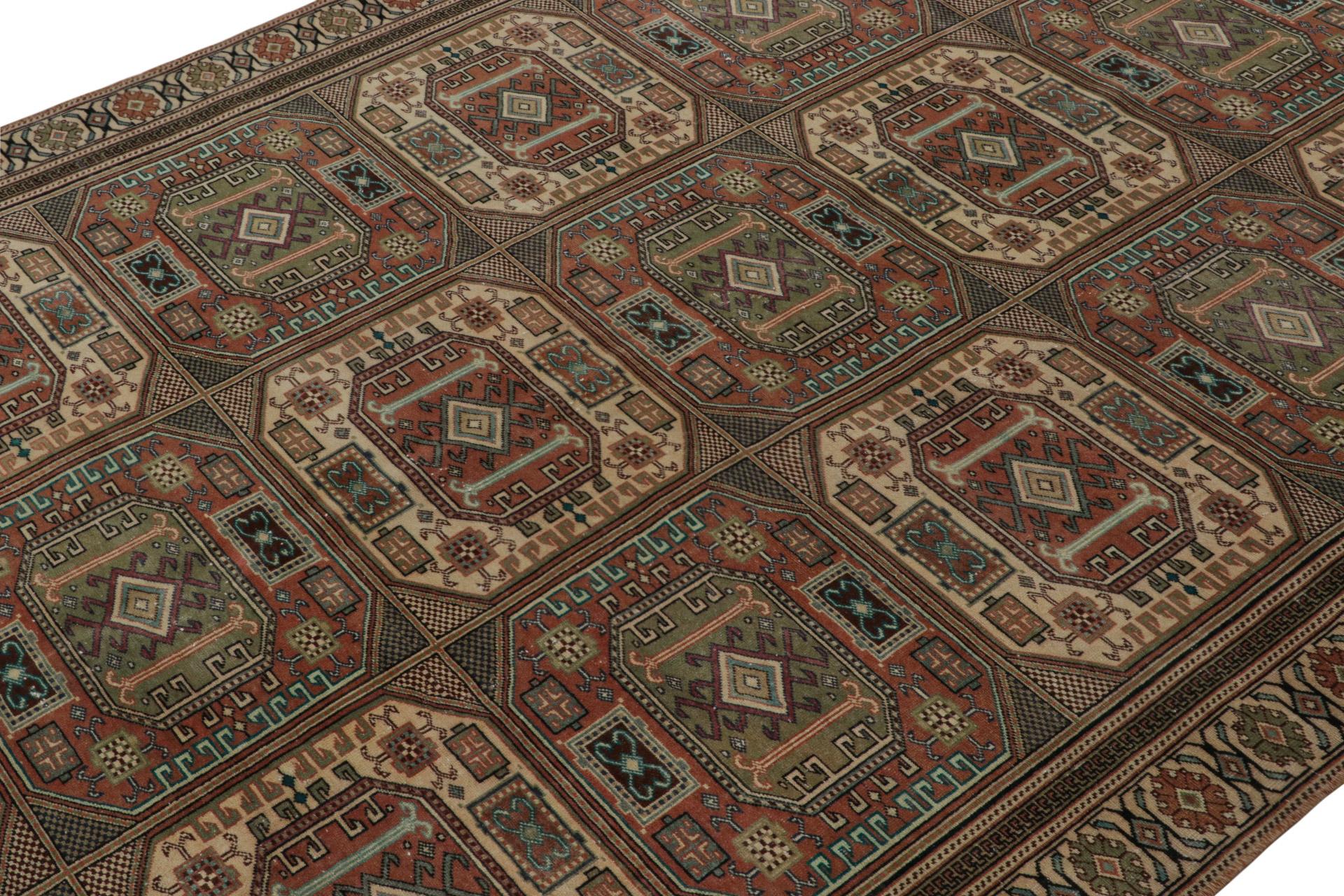 Vintage Oushak Teppich, mit geometrischem Stammesmuster, von Rug & Kilim (Türkisch) im Angebot