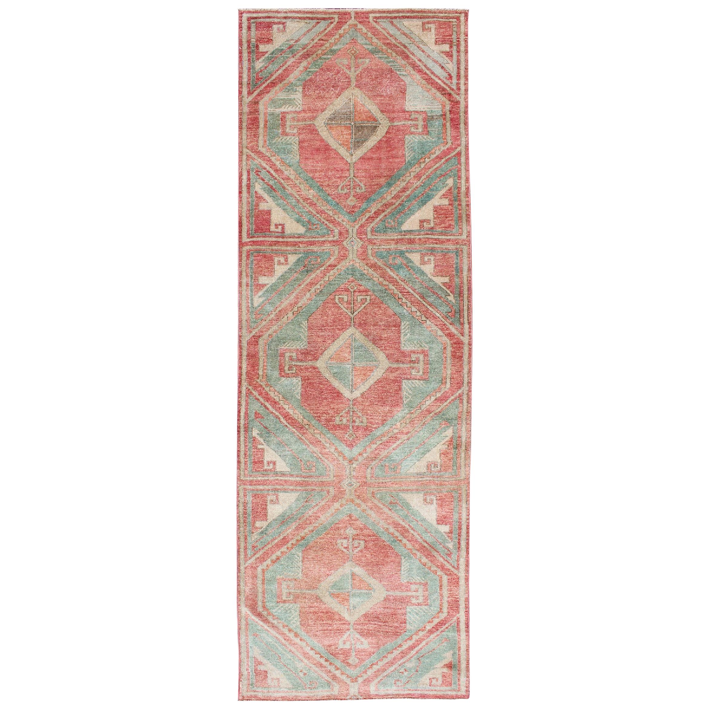 Runner Oushak vintage in Aqua e Rosso Rosato