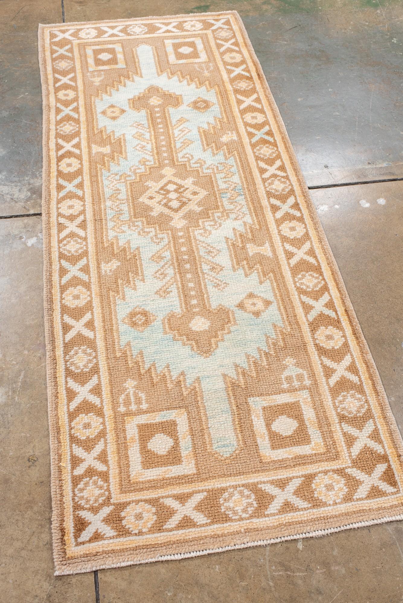 Turco Runner Oushak vintage in morbido cammello e blu ghiaccio in vendita