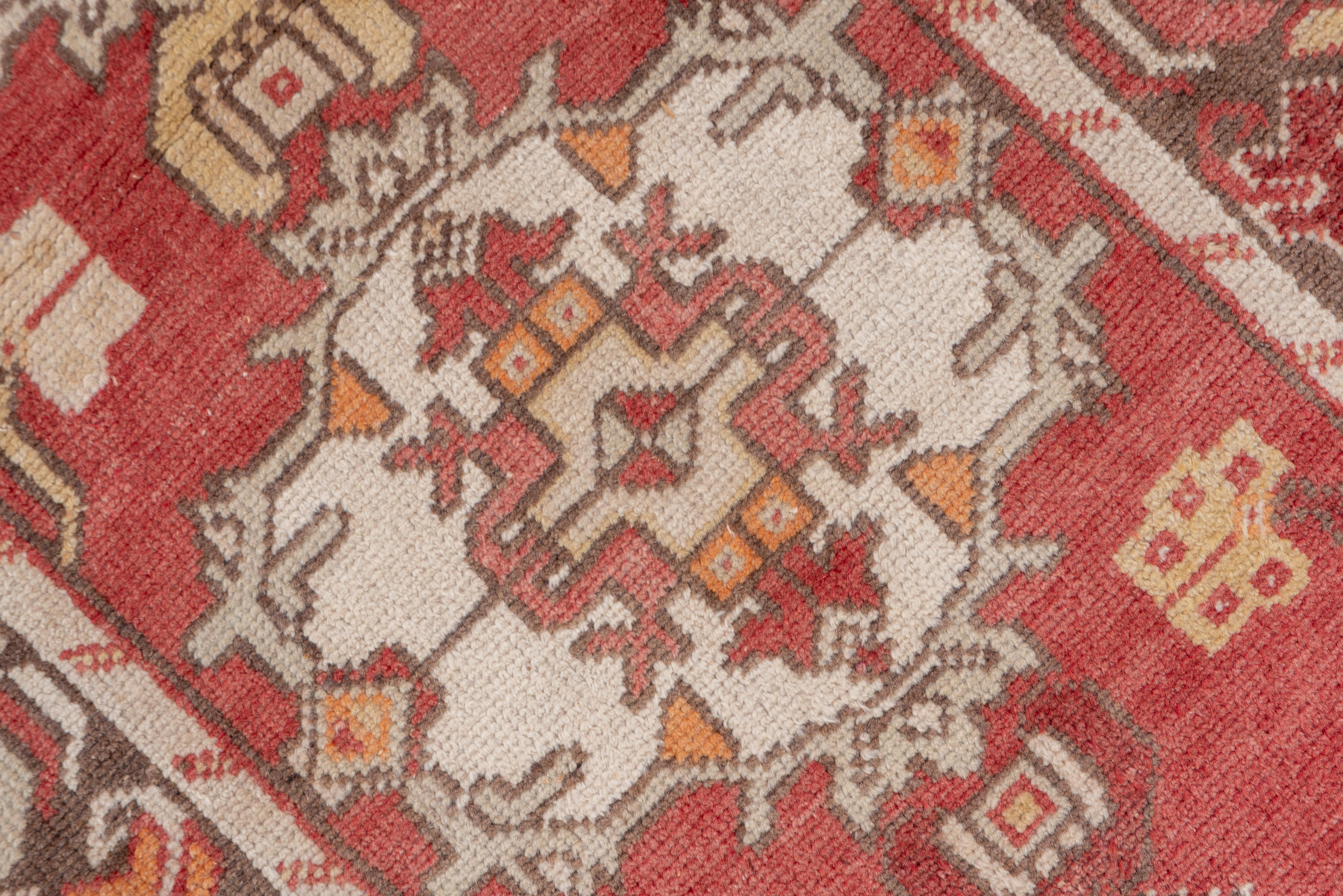 Vintage Oushak Runner – Medallion Motif in Brick and Cream In Good Condition For Sale In New York, NY