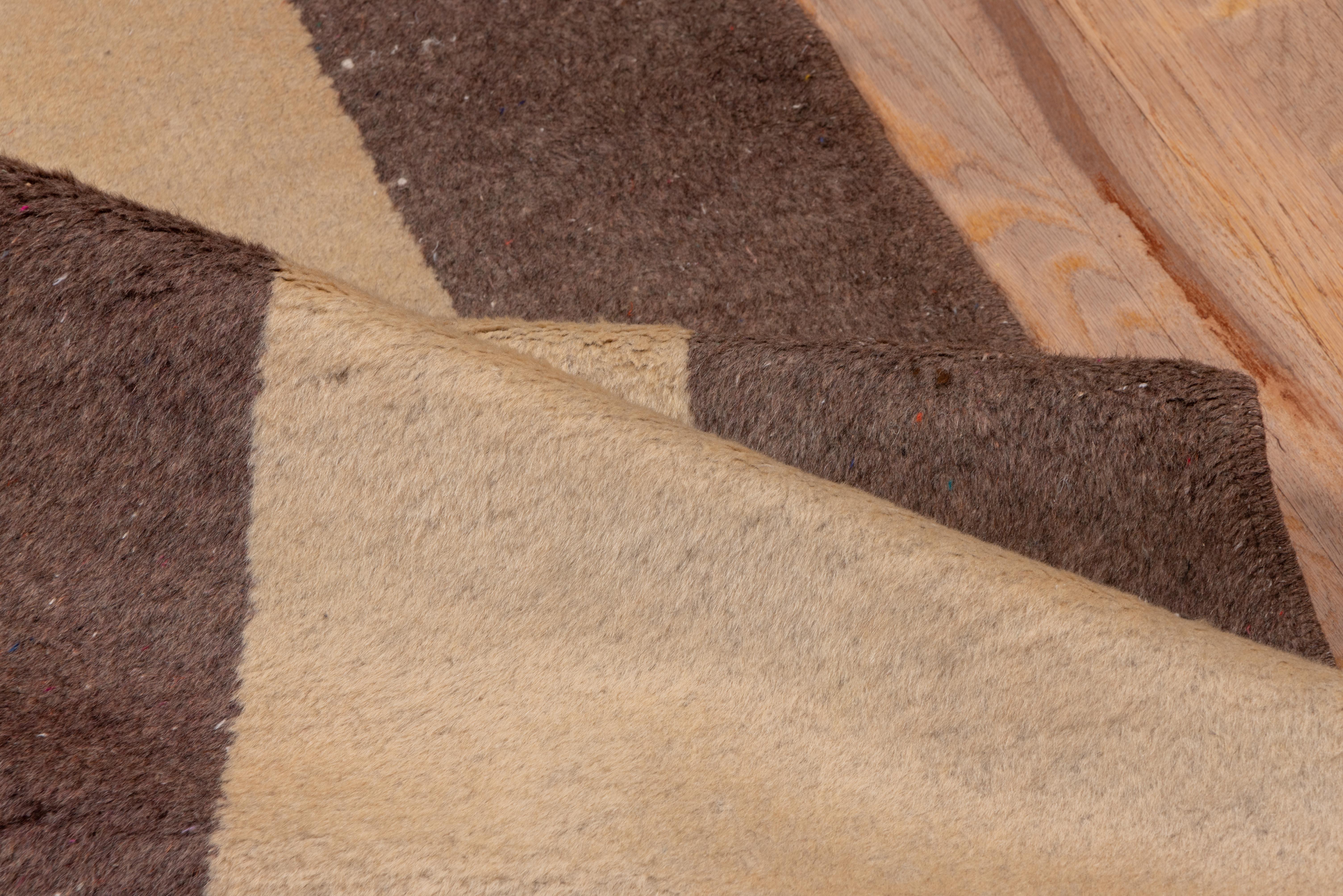 Vintage Oushak Runner – Minimalist Stripe Design In Good Condition For Sale In New York, NY