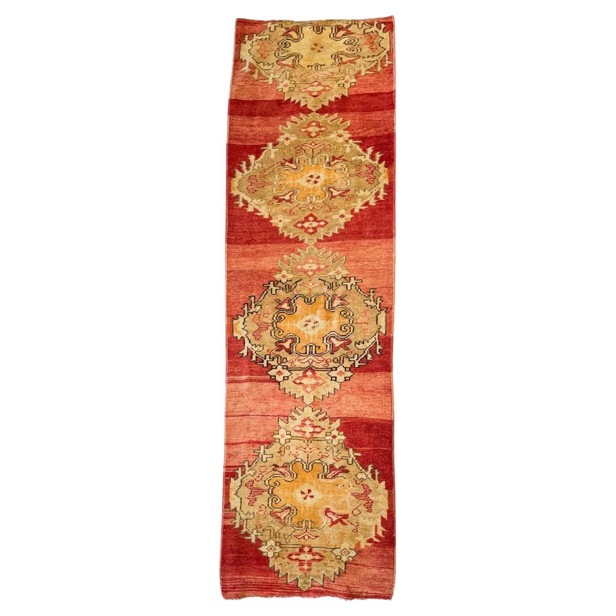 Tappeto Oushak Runner Vintage - 2' 9" L x 10' 10" L. in vendita