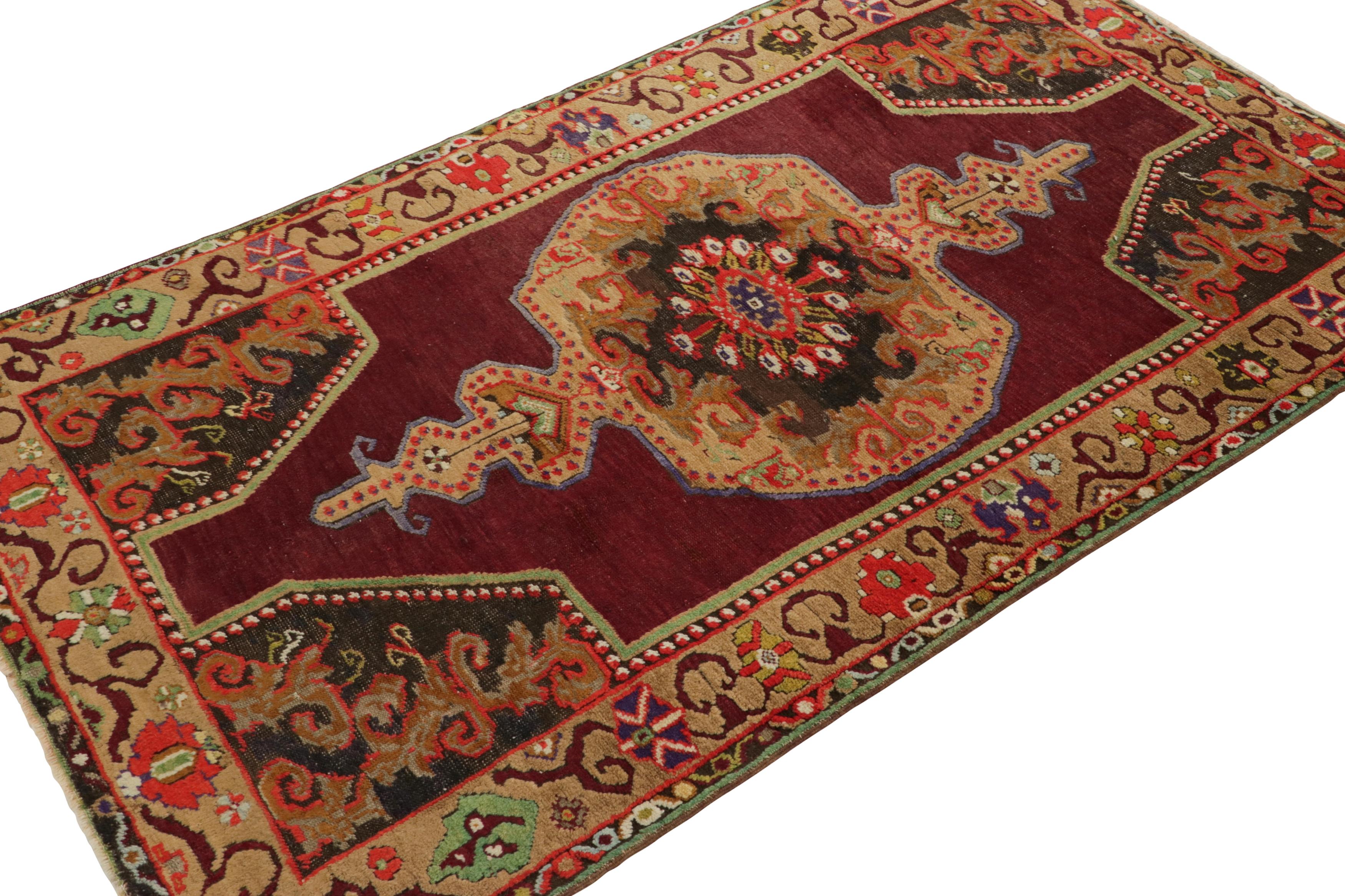 Turc Tapis vintage Oushak noué à la main en motif de médaillon beige et brun de Rug & Kilim en vente