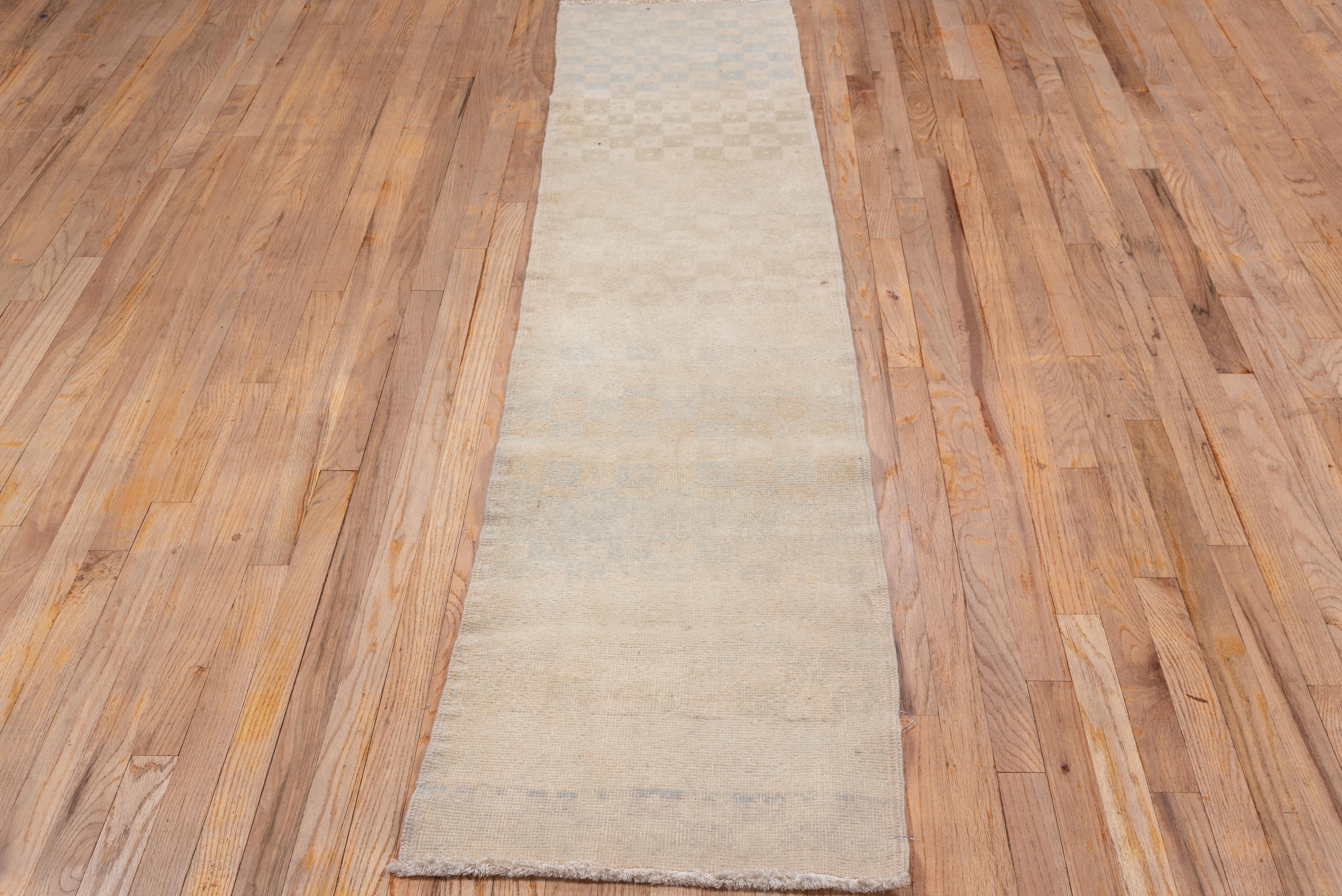 Vintage Oushak Runner – Subtle Checkerboard in Ivory Tones For Sale 1