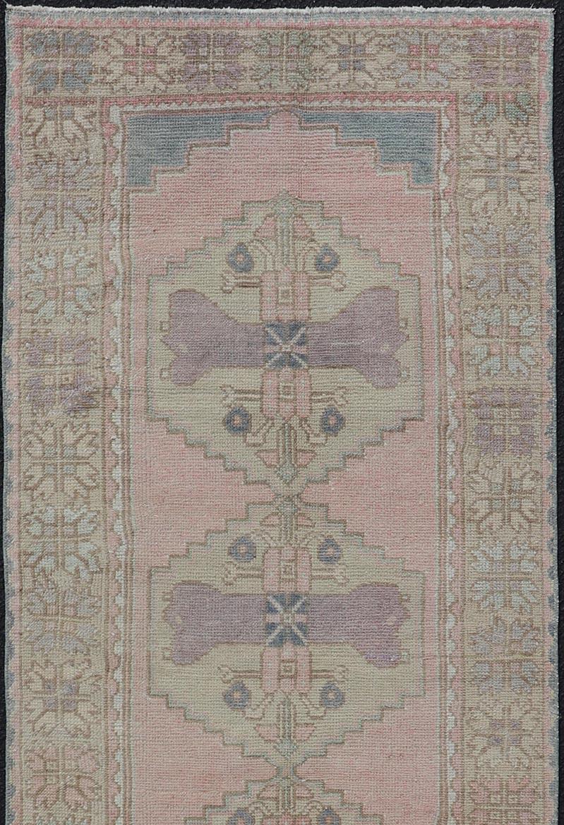 Vintage Oushak Runner With Medallions in Pink, Gray, & Light Yellow 2'11 x 8'9 In Good Condition For Sale In Atlanta, GA